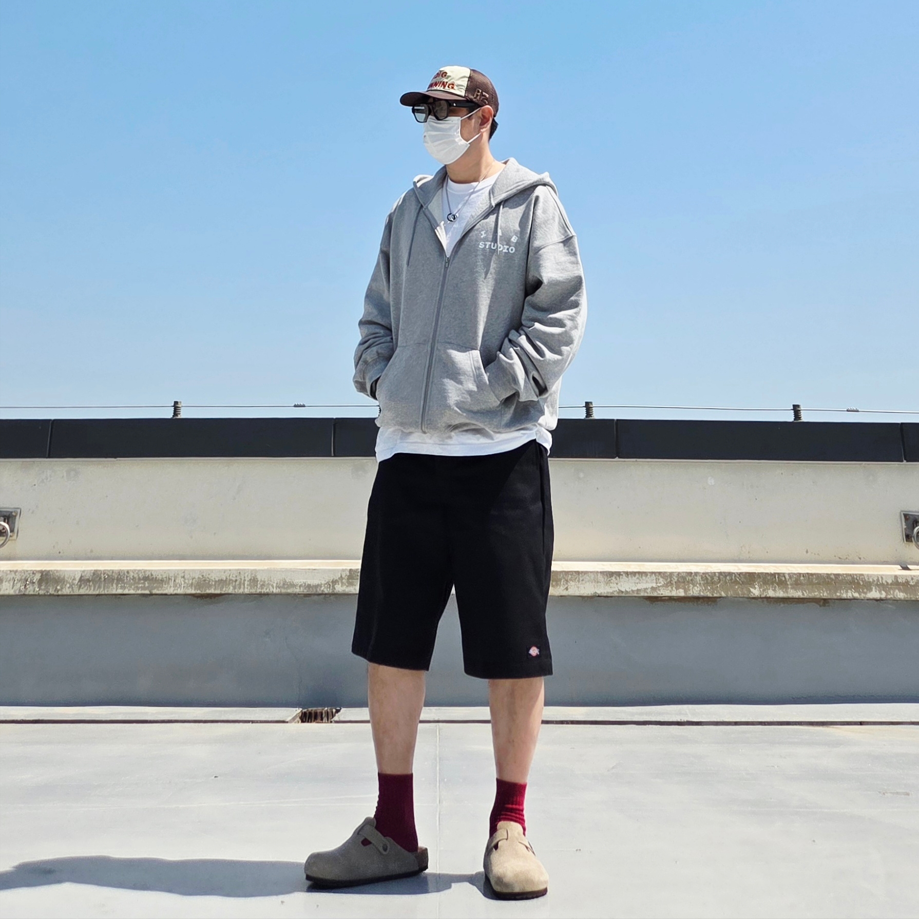 IAB Studio Zip-Up Hoodie Melange Gray - 26SS, Alex Zono I Dig Running Trucker Hat OG Brown - CapeTown 착용 스타일 - 2