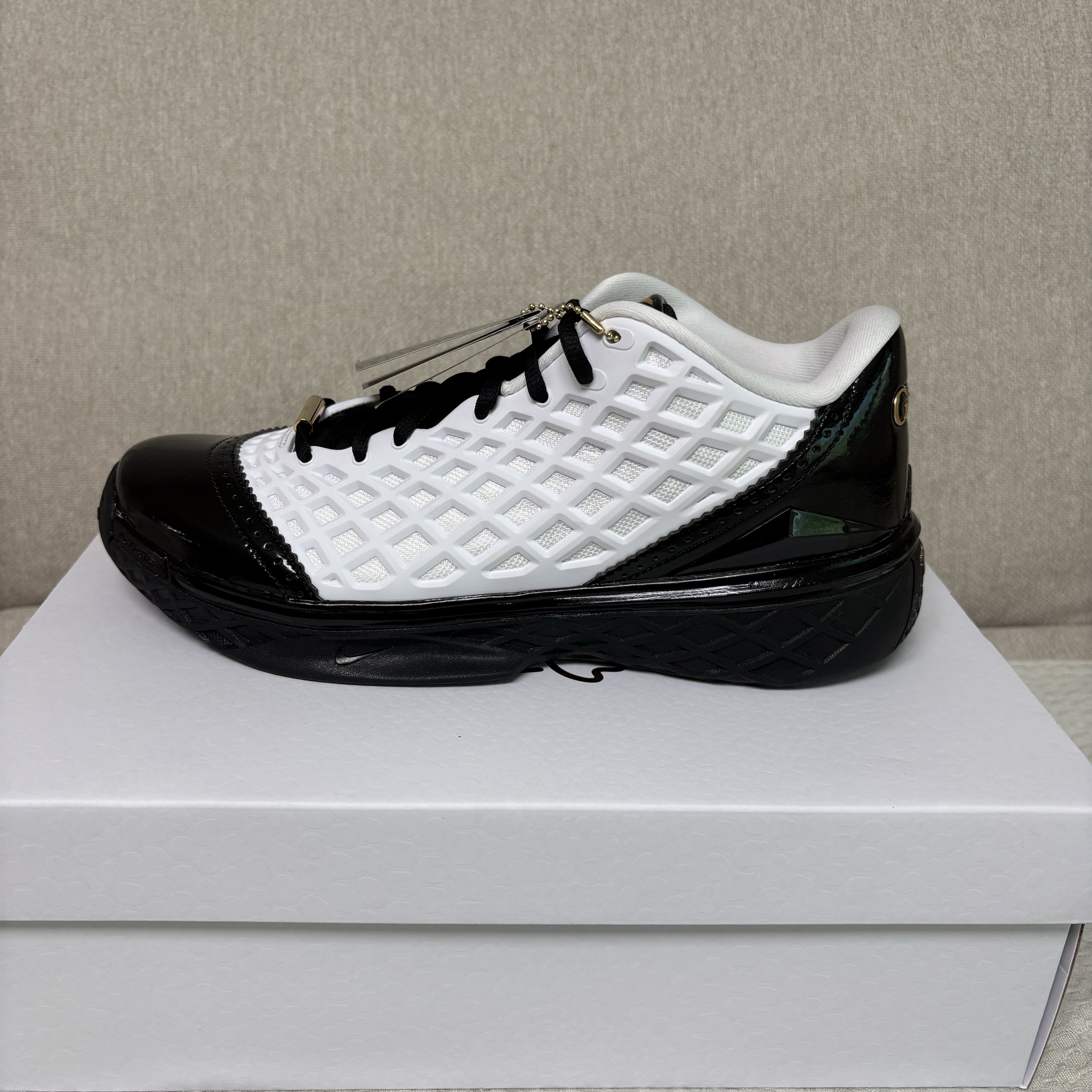 Nike Kobe 3 Low Protro White Metallic Gold 착용 스타일 - 2