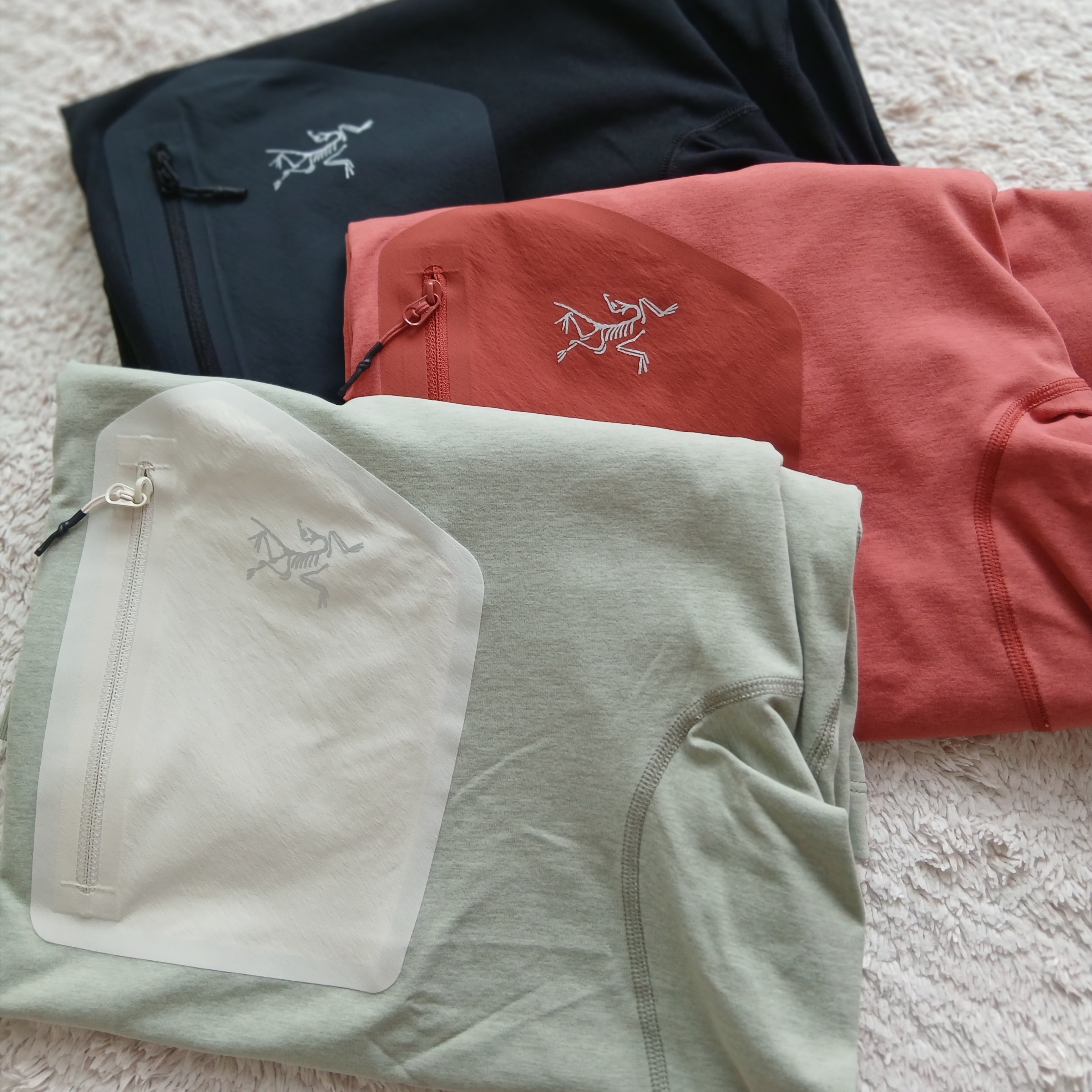 Arc'teryx Konseal Pocket SS T-Shirt Stone Red Dk Stone, Arc'teryx Konseal Pocket SS T-Shirt Habitat 착용 스타일 - 1