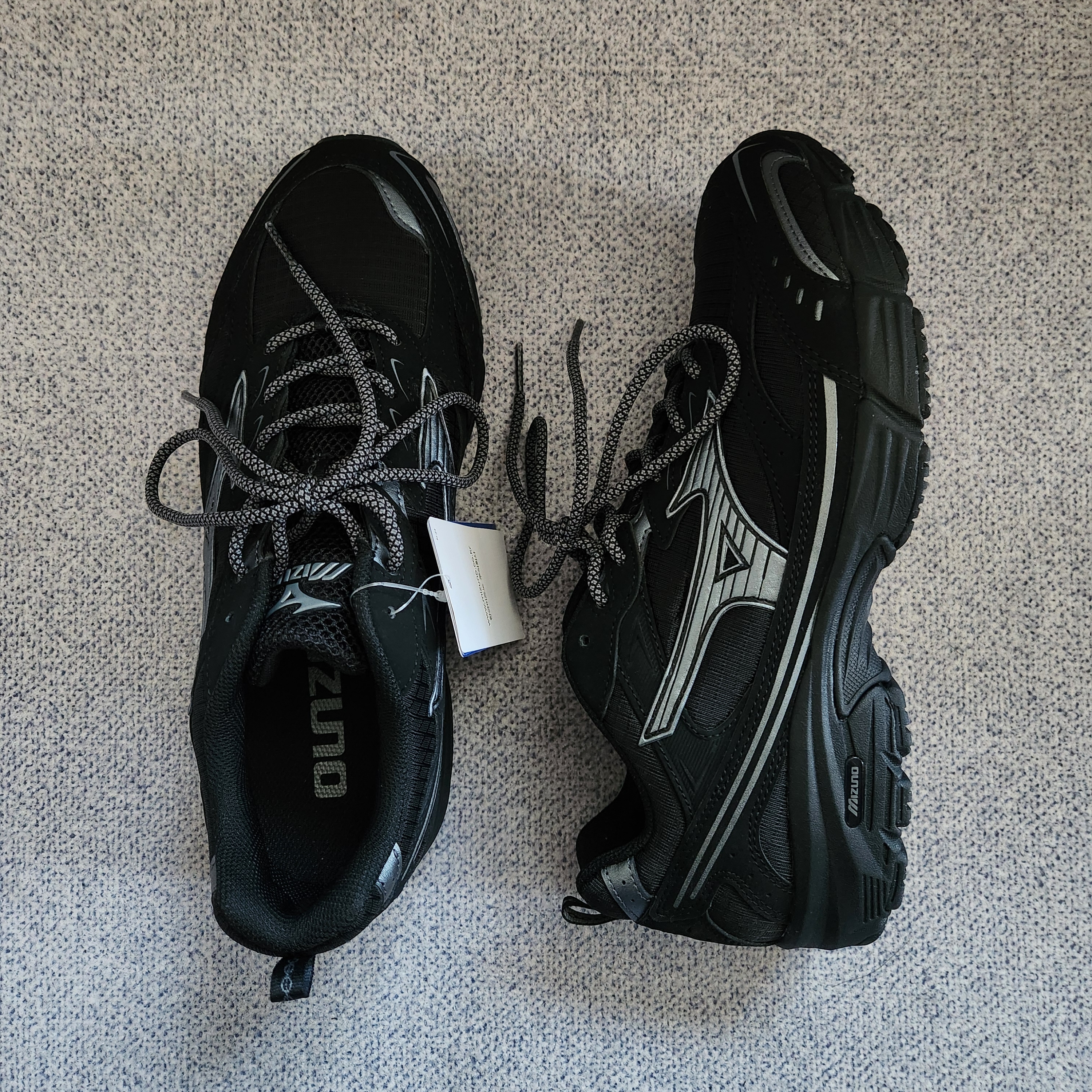 Mizuno MXR Black Metallic Grey 착용 스타일