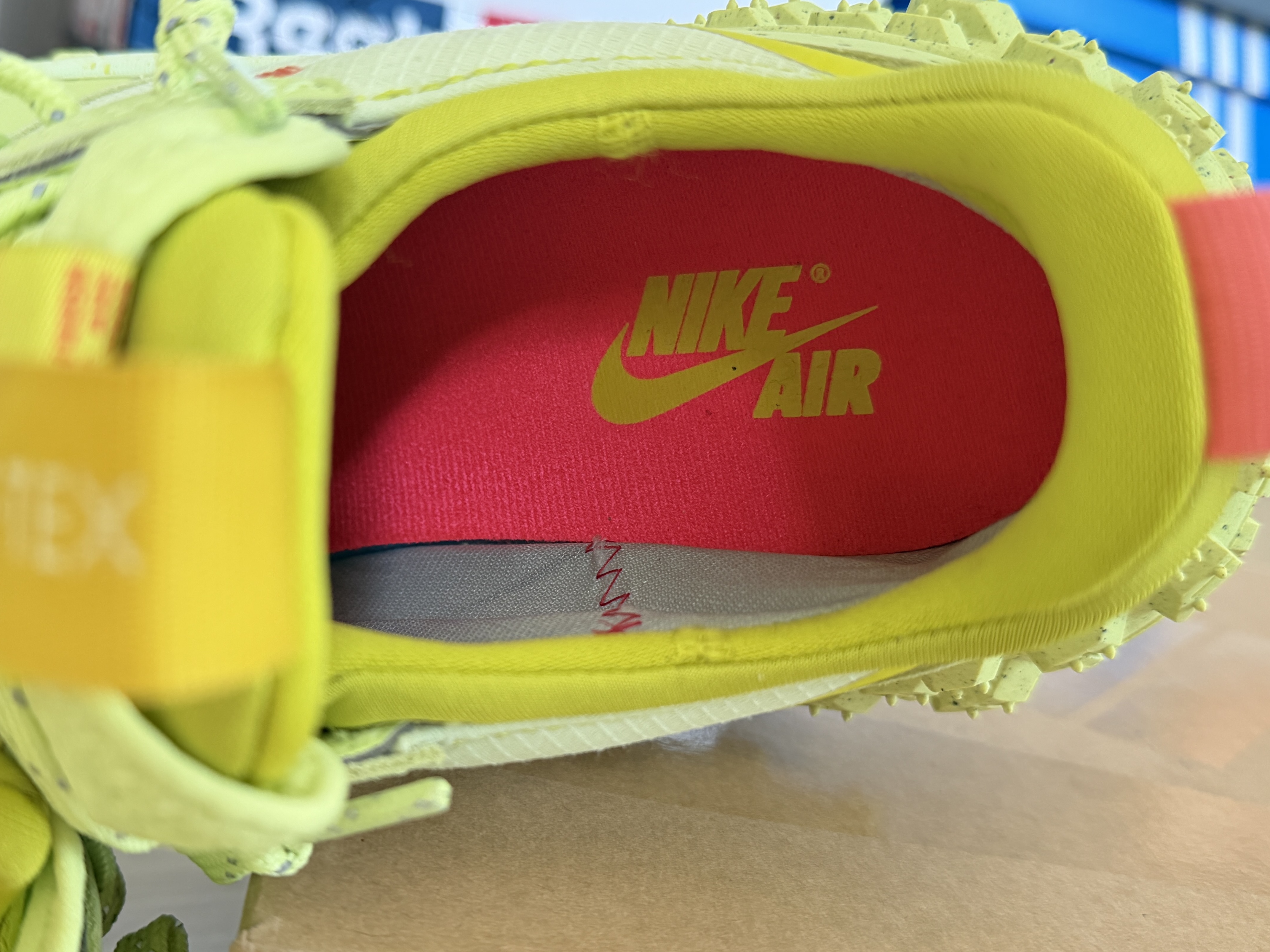 Jordan 1 Low Element Gore-Tex Light Lemon Twist Life Lime 착용 스타일 - 7
