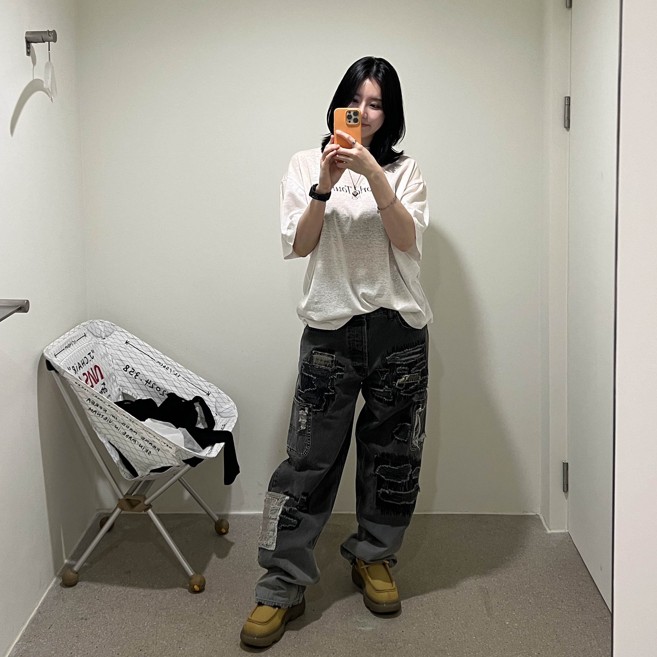 MMIC Deadstock Tee White, Burberry Nubuck Creeper Shoes 착용 스타일 - 1
