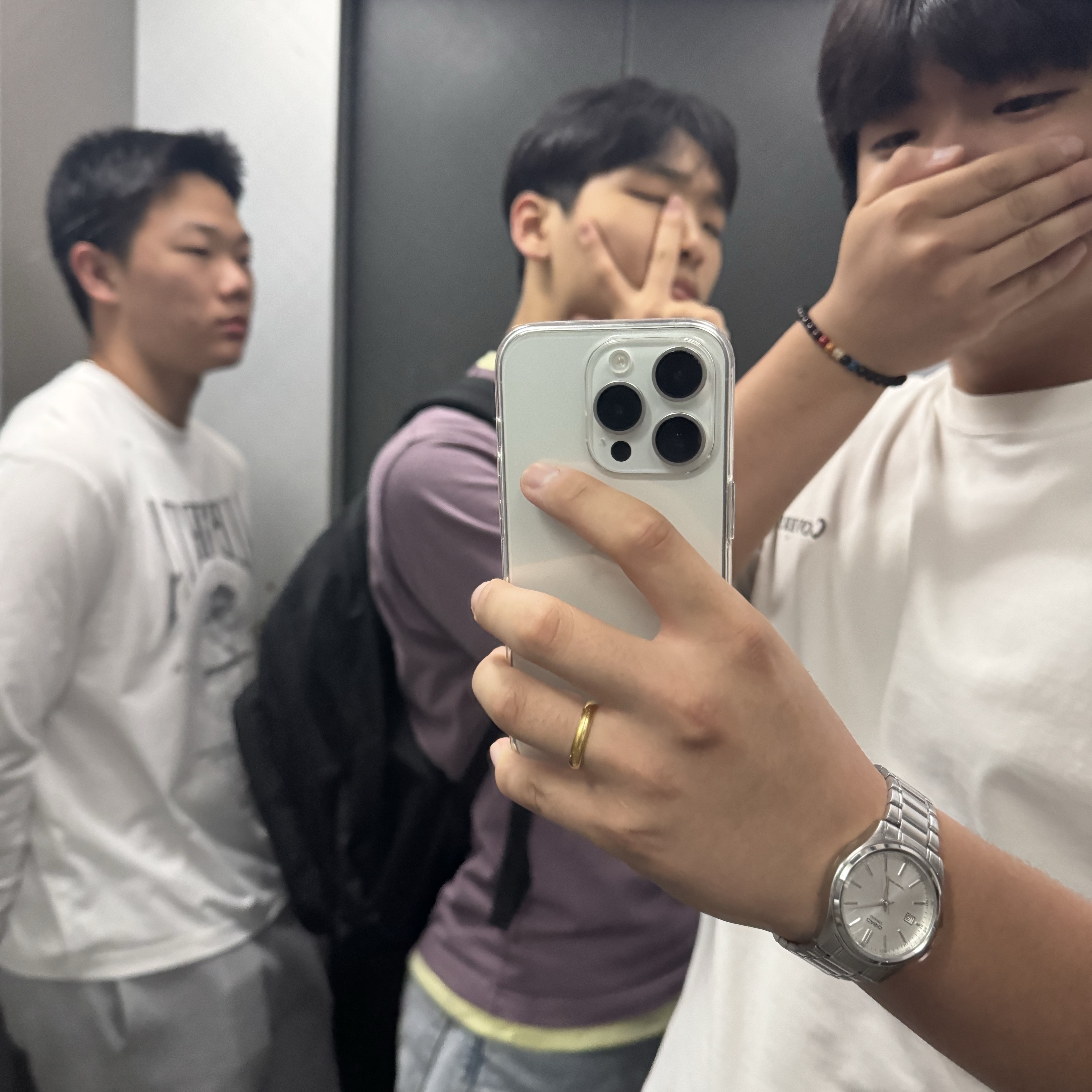 Uniqlo x JW Anderson Bi-Color T-Shirt Natural, Uniqlo U Washed Cotton Long Sleeve Crewneck T-Shirt Purple 착용 스타일