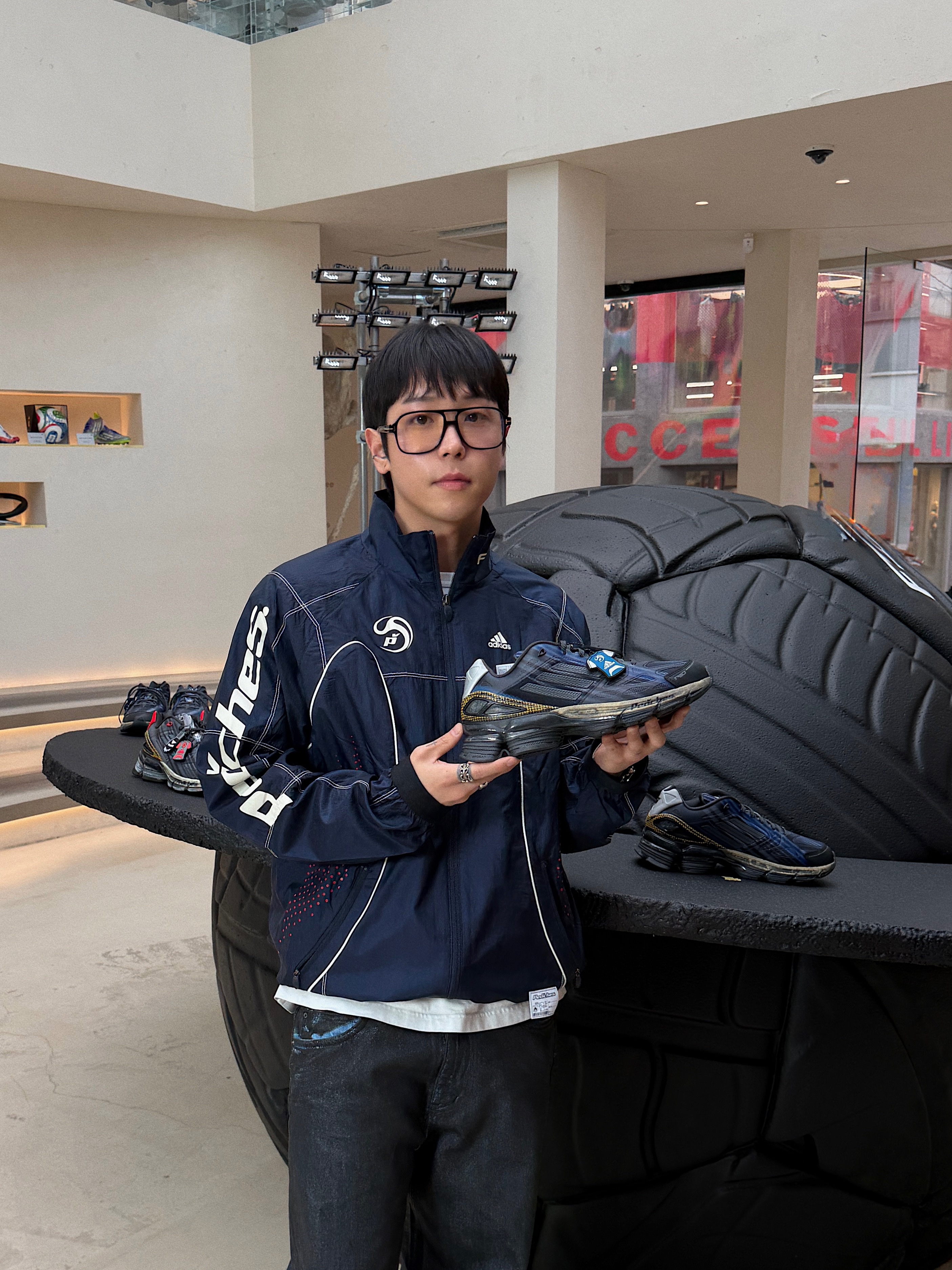 Adidas x Peaches F50 Track Top Night Navy - KR Sizing, Adidas x Peaches F50 Track Top Night Navy - US Sizing 착용 스타일 - 1