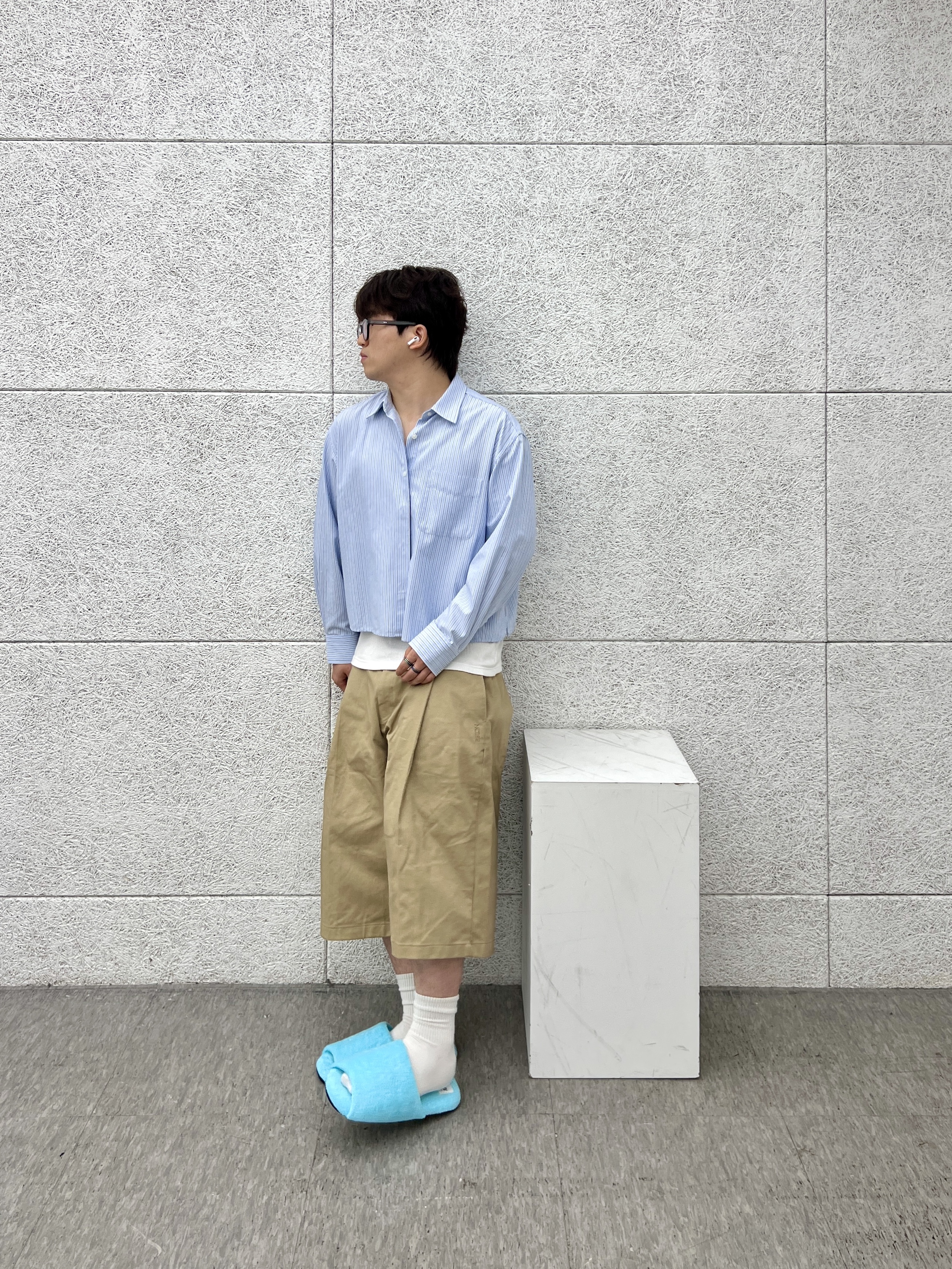 Uniqlo x JW Anderson Oxford Boxy Shirt Blue 착용 스타일 - 1