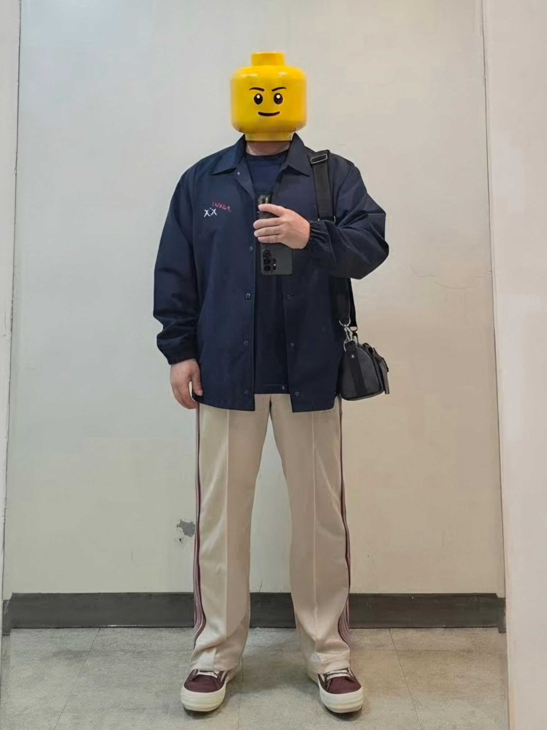 Uniqlo UT x Kaws x Warhol Coach Jacket Navy, Needles Track Pants Poly Smooth Ivory 착용 스타일