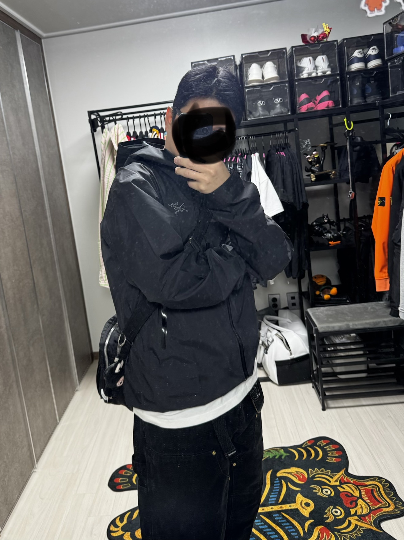 Arc'teryx Beta Jacket Black, Riomeu Signature Onyx Necklace 착용 스타일 - 2