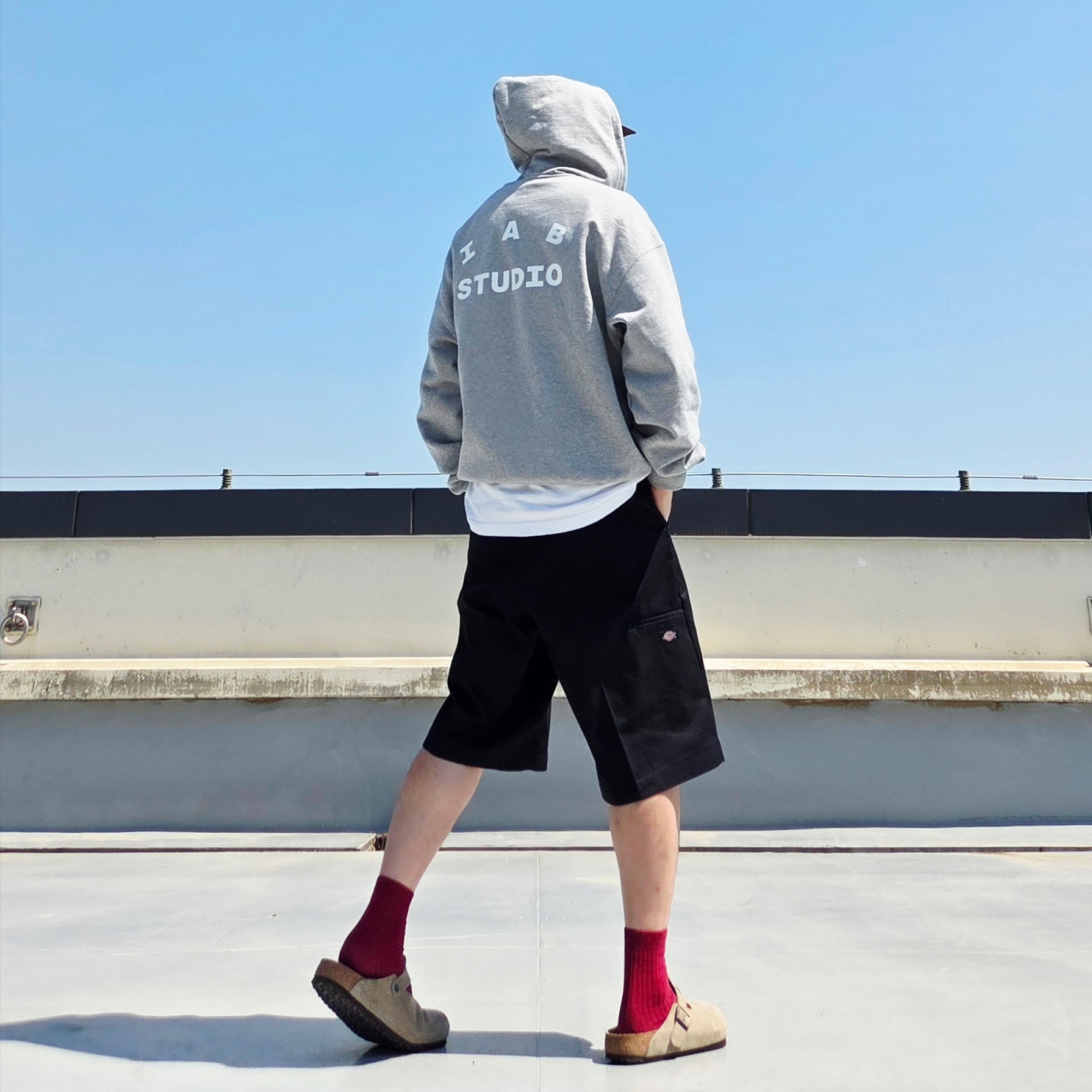 IAB Studio Zip-Up Hoodie Melange Gray - 26SS, Alex Zono I Dig Running Trucker Hat OG Brown - CapeTown 착용 스타일 - 1