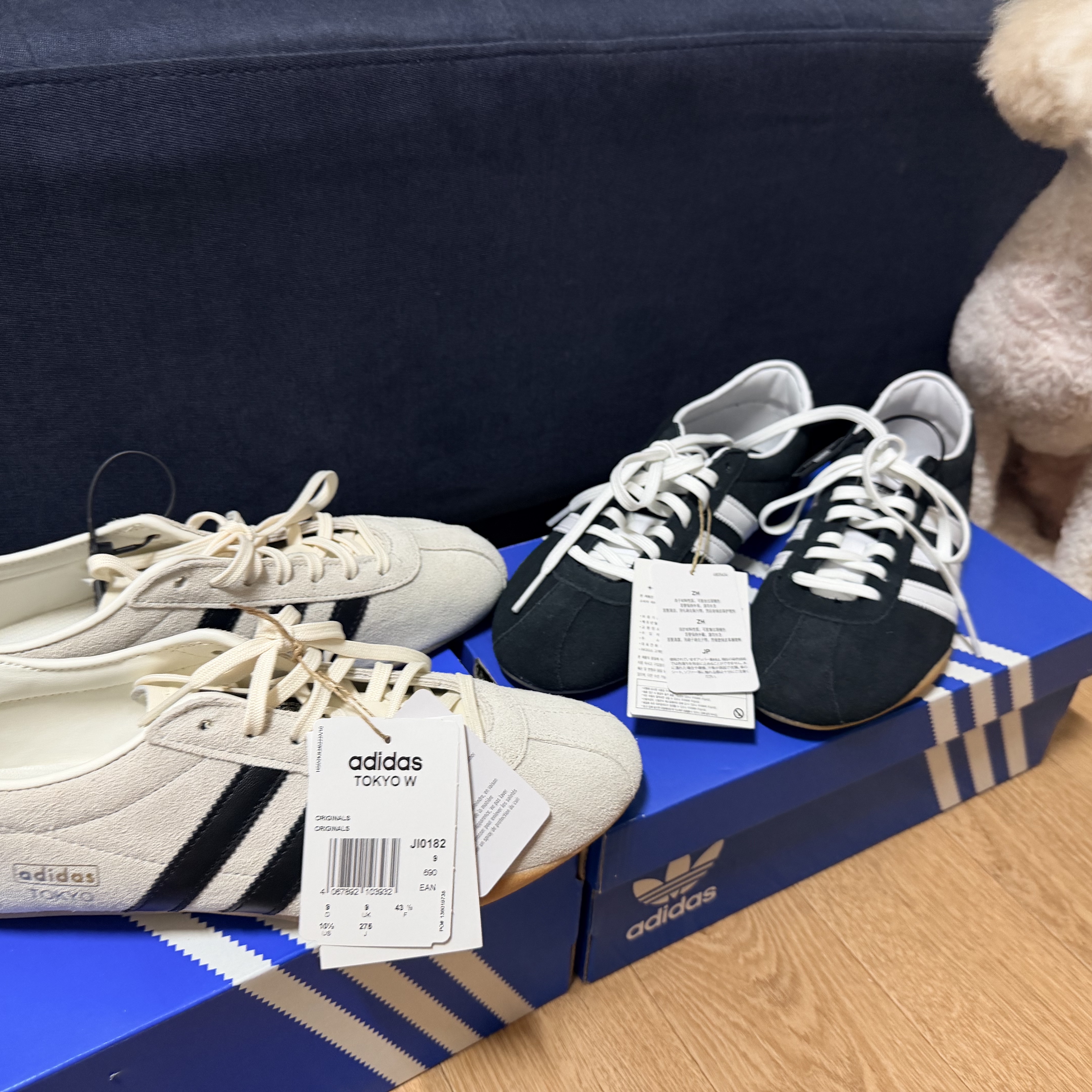 (W) Adidas Tokyo Core Black Cloud White 착용 스타일