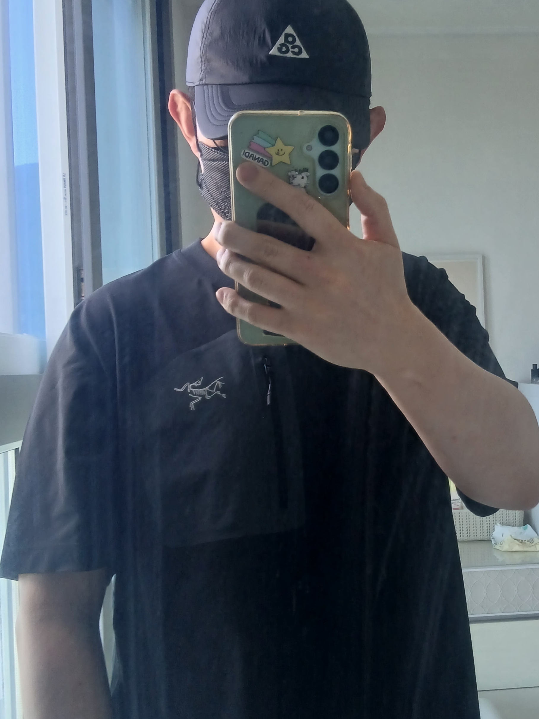 Nike ACG Trail Cap Black, Arc'teryx Konseal Pocket T-Shirt Black Grey 착용 스타일 - 5