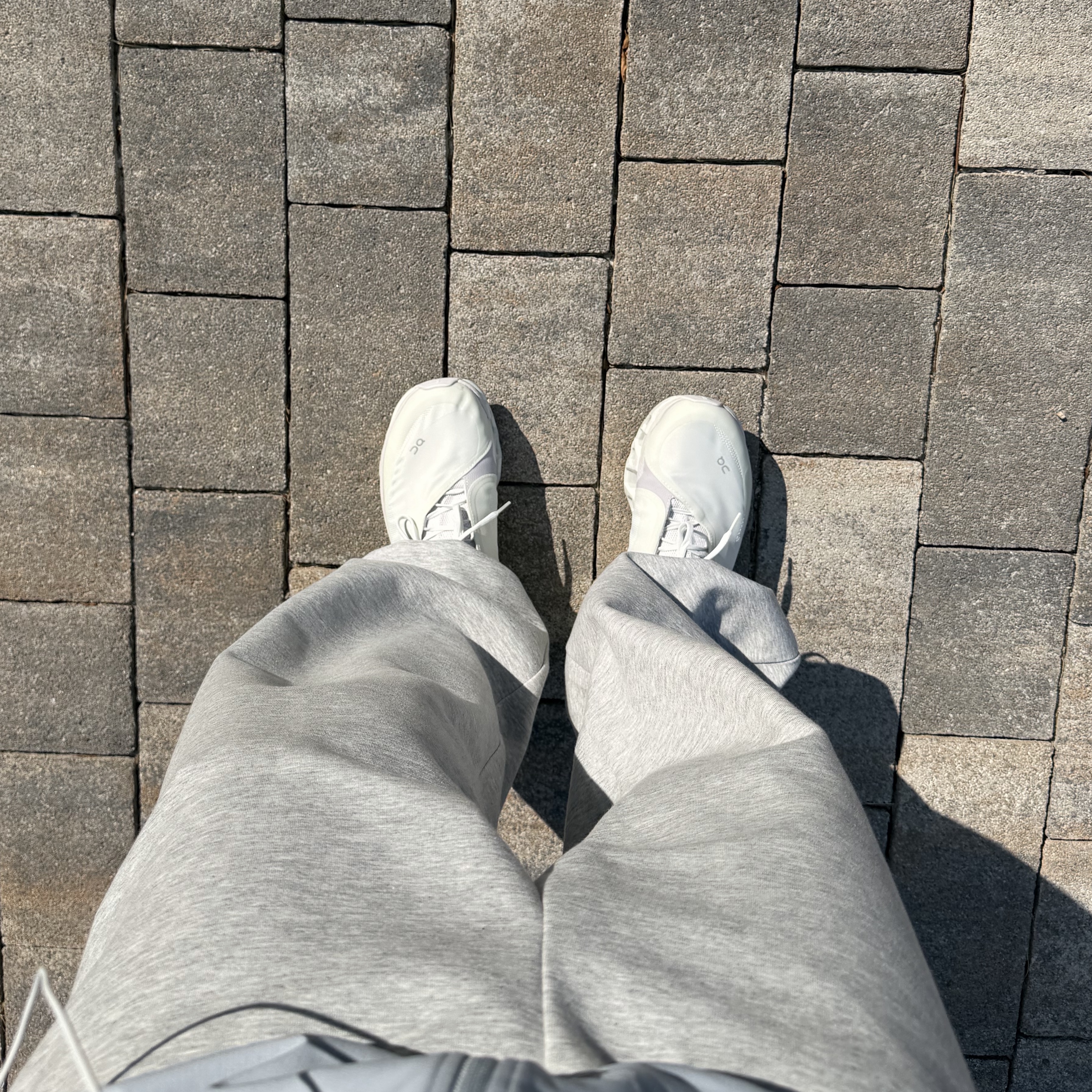 On Running x Post Archive Faction (Paf) Cloudmonster 2 Vapor Frost, Adidas Yeezy Foam RNNR Sand 착용 스타일 - 1