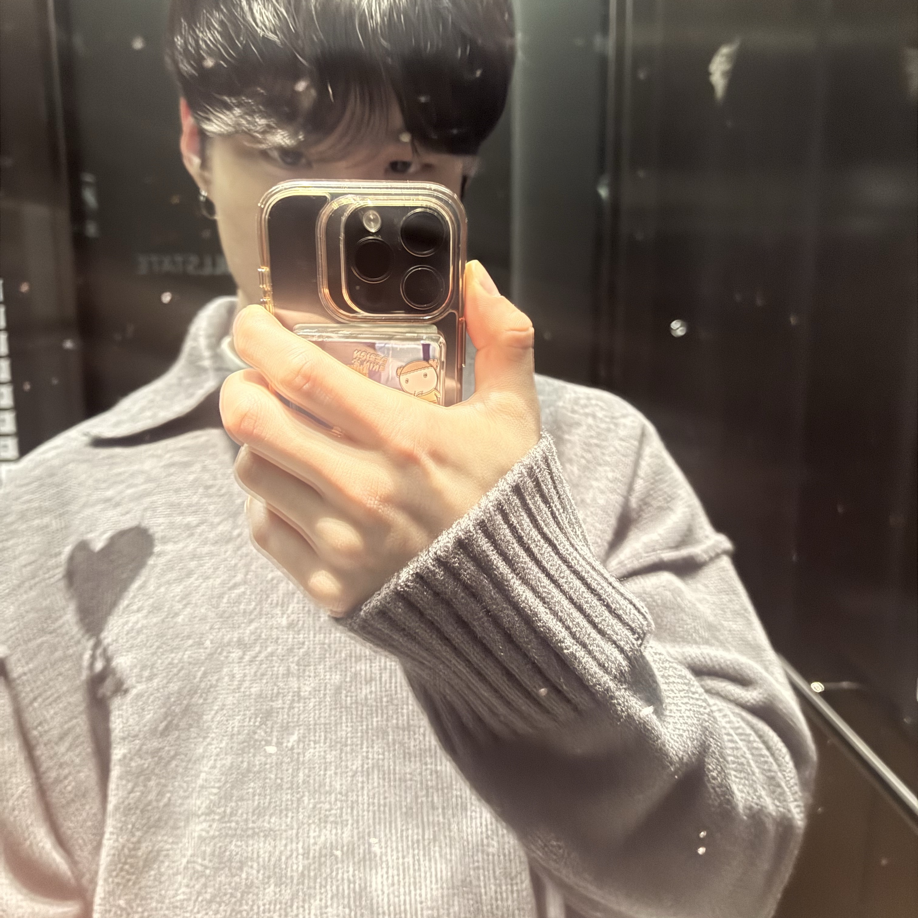 AMI de Coeur Wool Long Sleeves Knit Polo Shirt Gray 착용 스타일