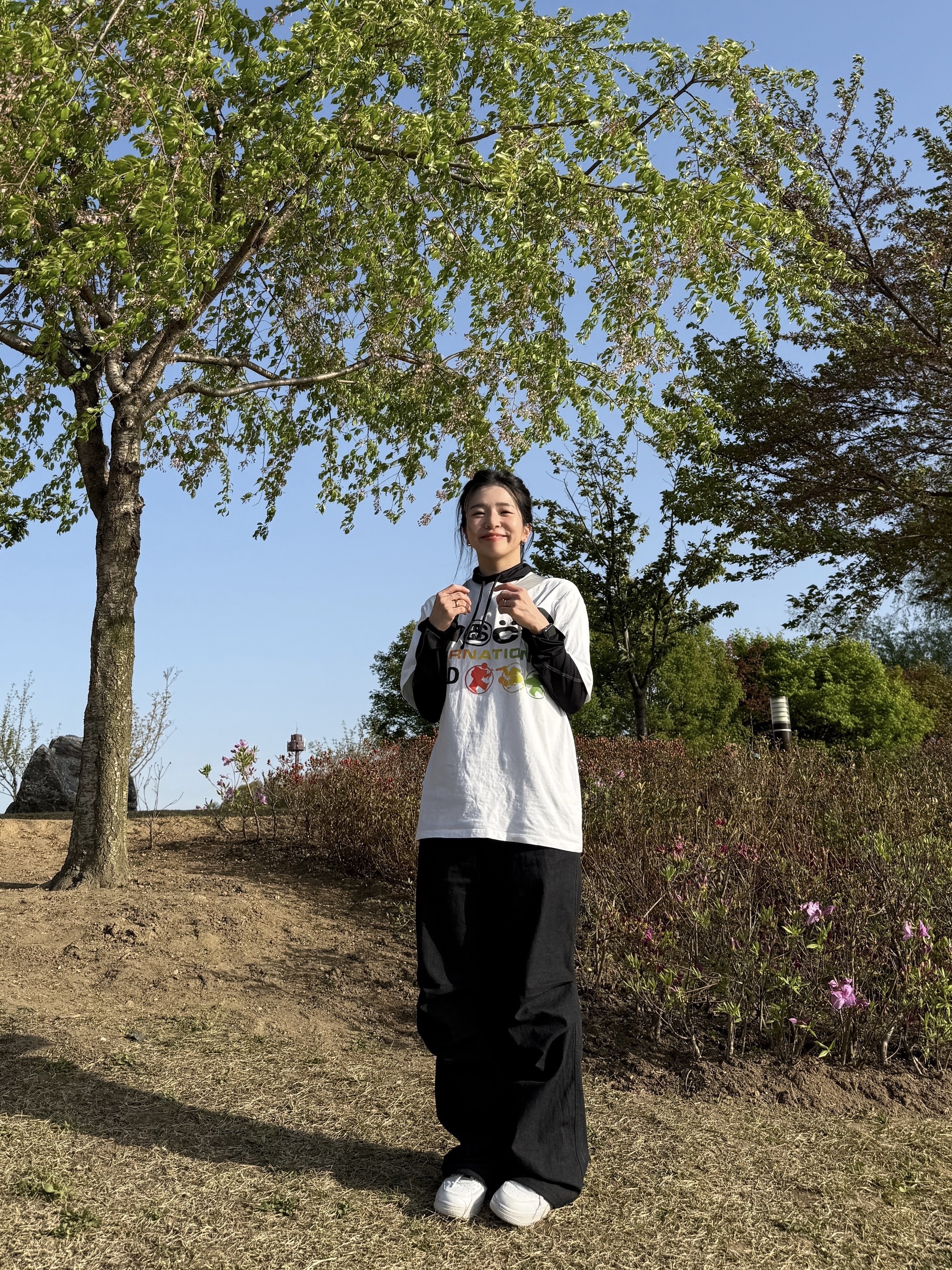 (W) Mischief Draped Turtleneck Top Black, Stussy x Cactus Plant Flea Market International T-Shirt White 착용 스타일 - 3
