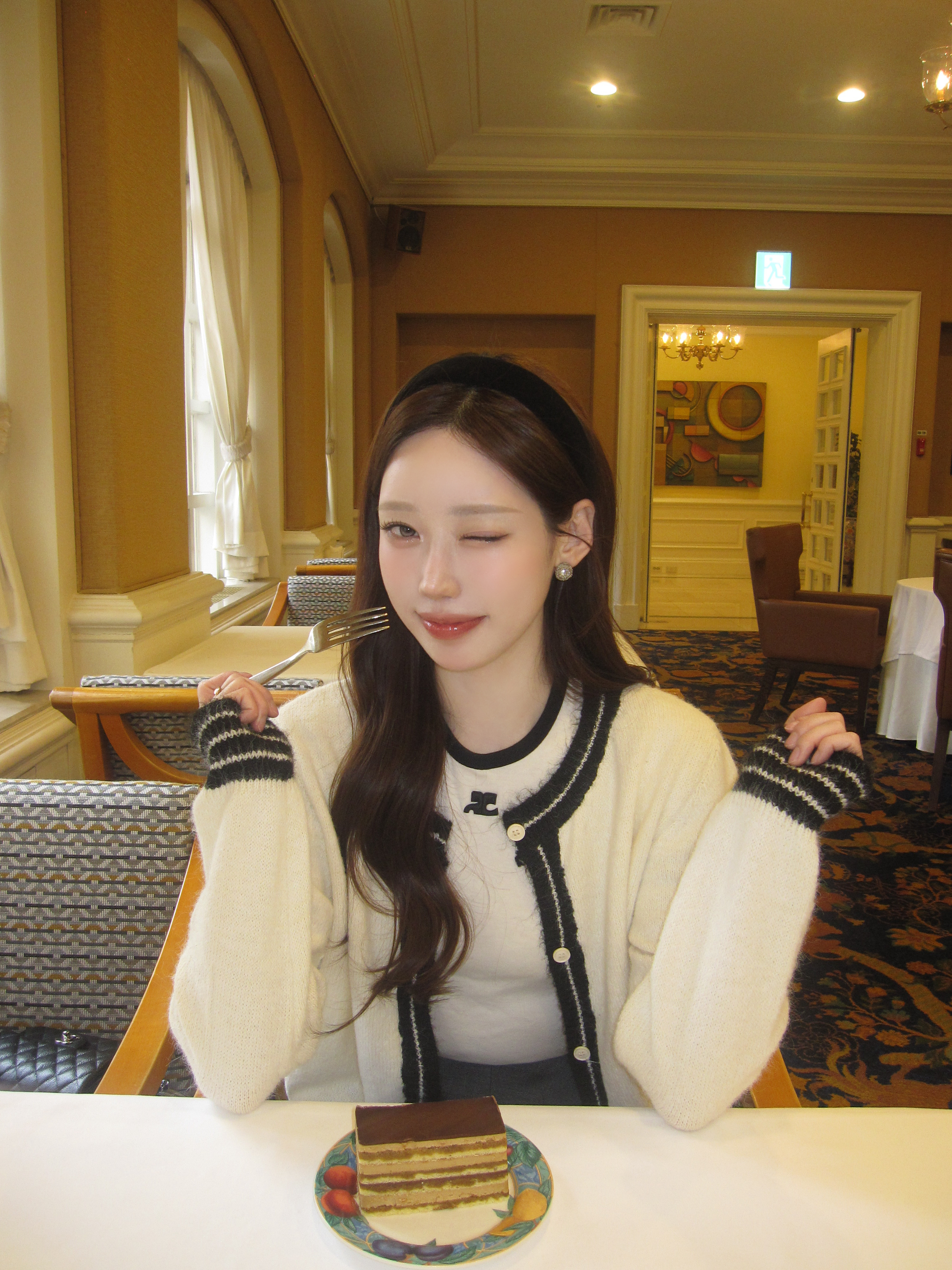 (W) Courreges Reedition Bumpy Contrast T-Shirt Heritage White Black, Hera Sensual Nude Gloss 462 Speechless 착용 스타일