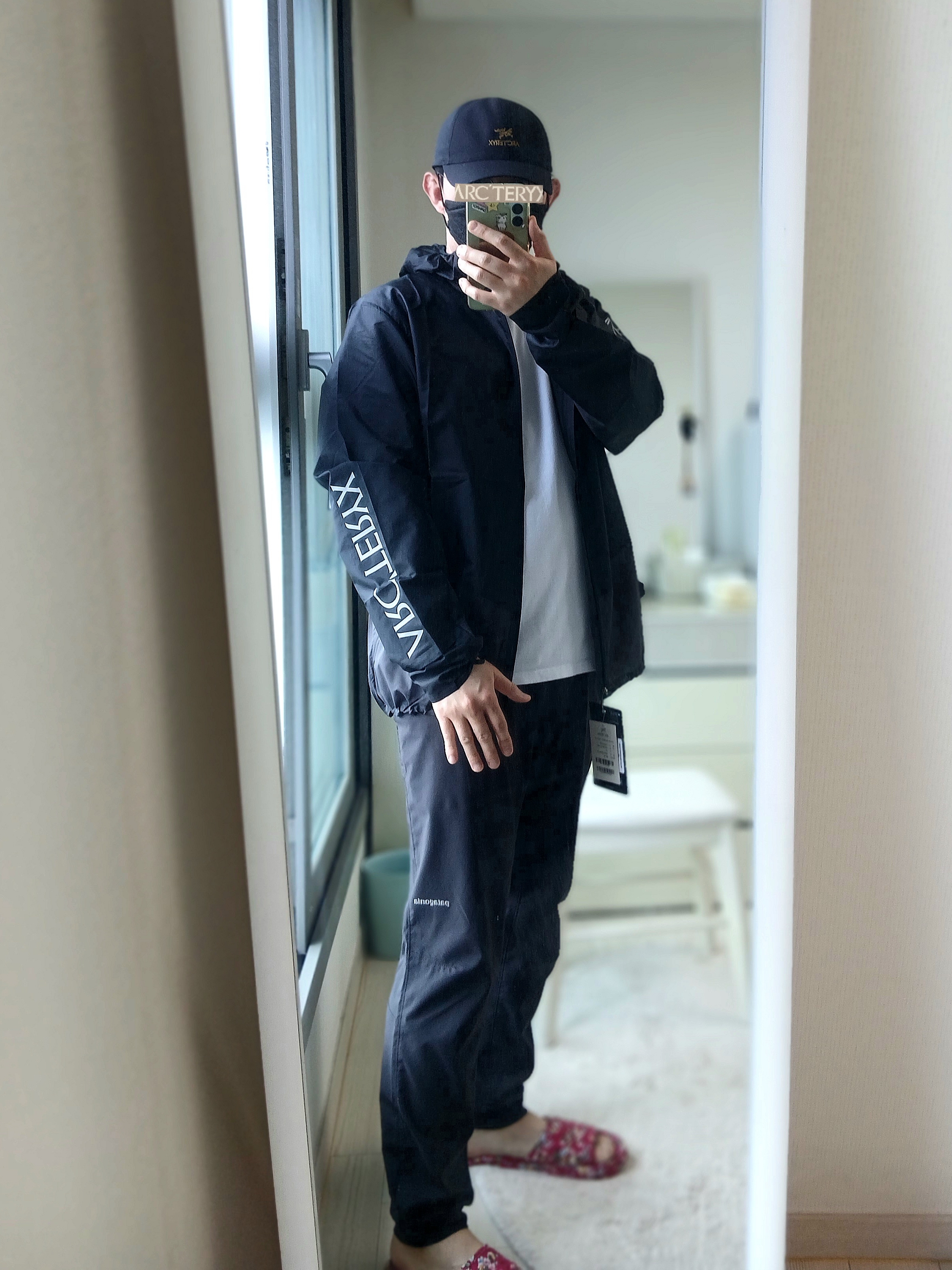 Arc'teryx Bird Word Cap 24K Black, Patagonia Terrebonne Joggers Black 착용 스타일 - 3