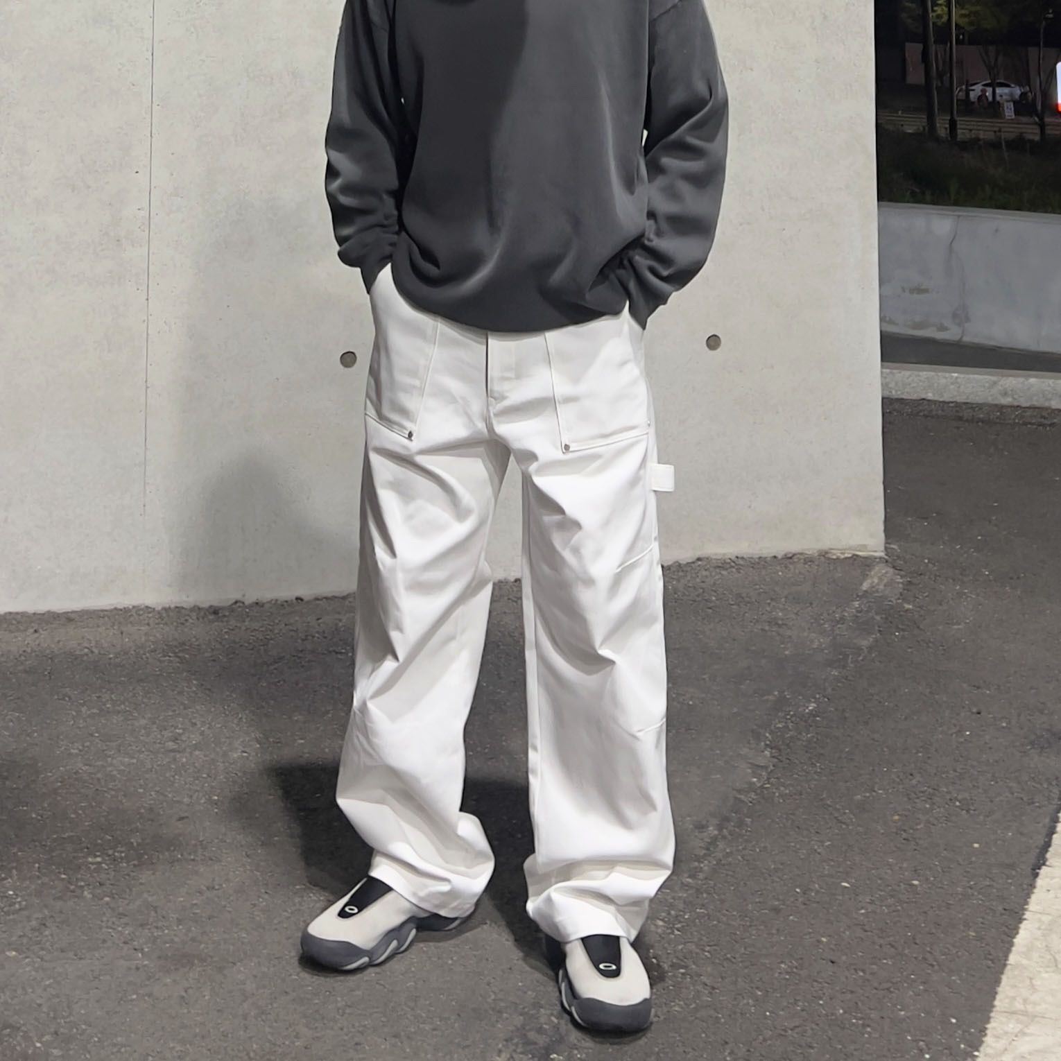 Oakley Factory Team x Brain Dead Flesh White Birch 착용 스타일 - 5