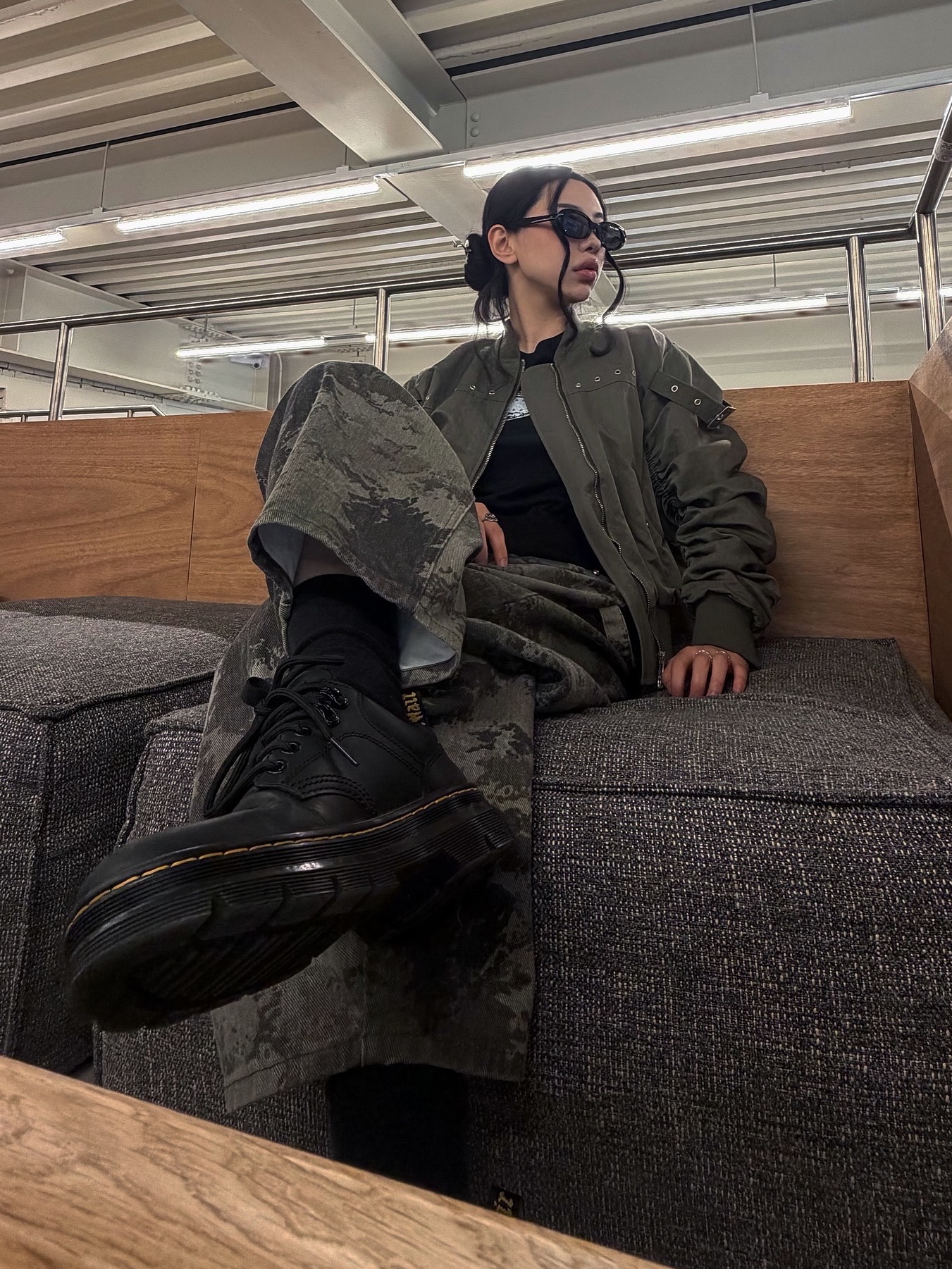 Dr. Martens Reeder Wyoming Leather Utility Shoes Black, VOONT Eyelet Strap Ma-1 Jacket (KHAKI) 착용 스타일 - 1