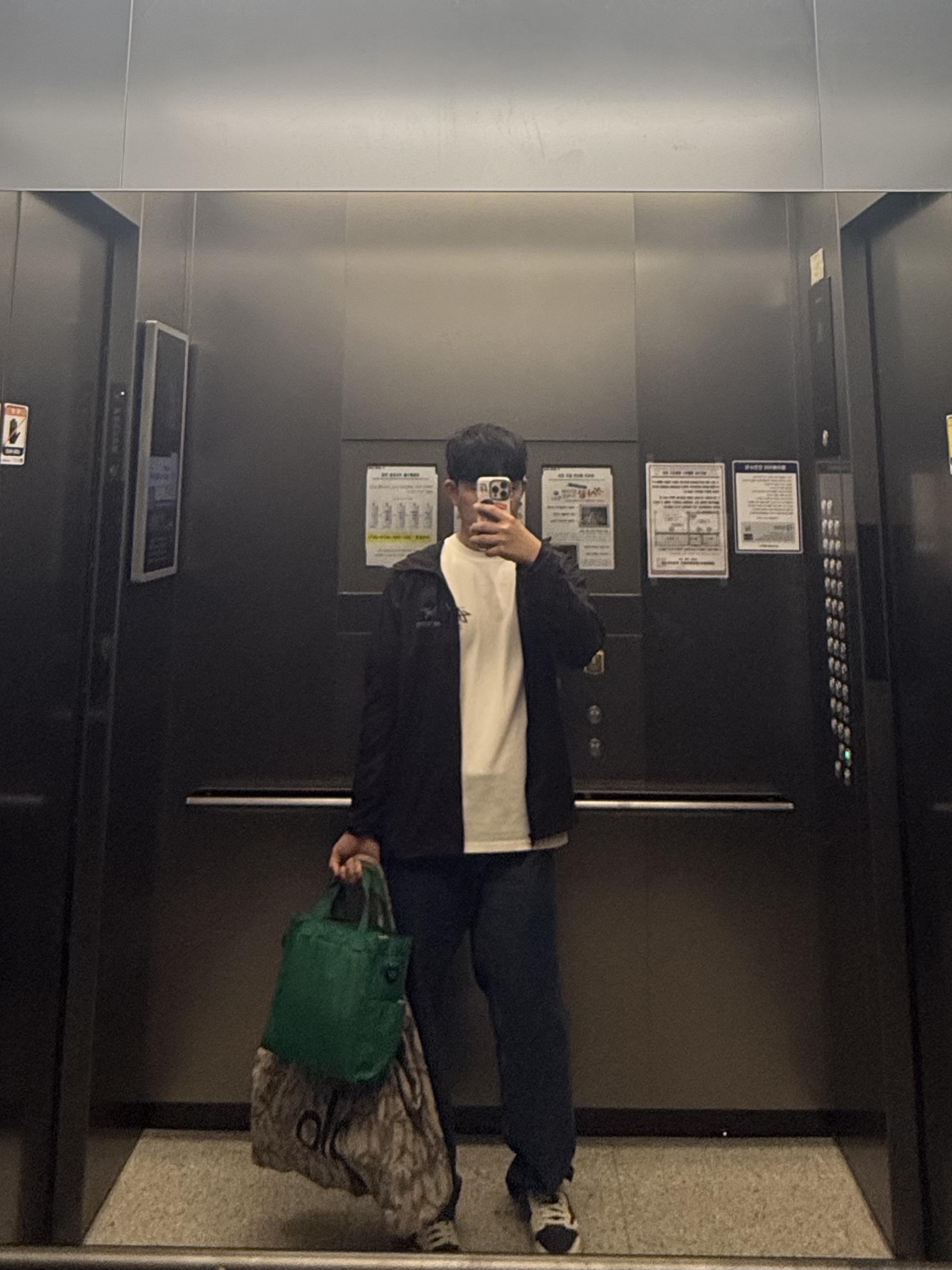 Arc'teryx Squamish Hoody Black 착용 스타일
