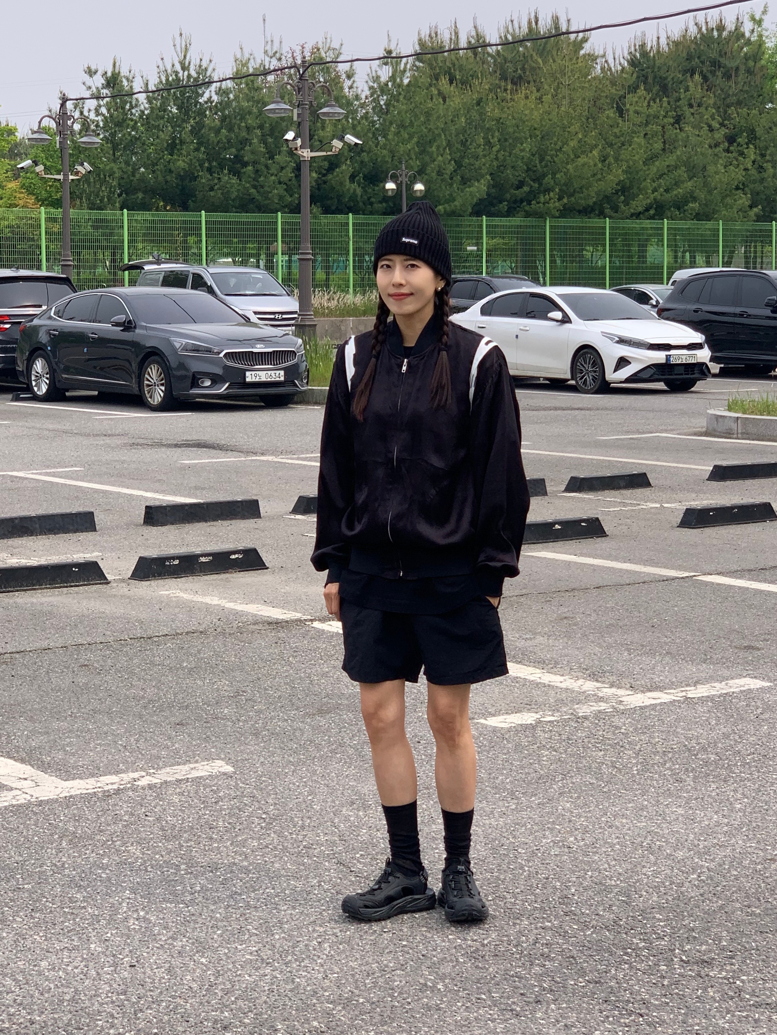 Supreme Overdyed Beanie Black, CDG '84-85 Staff Blouson Black 착용 스타일 - 4