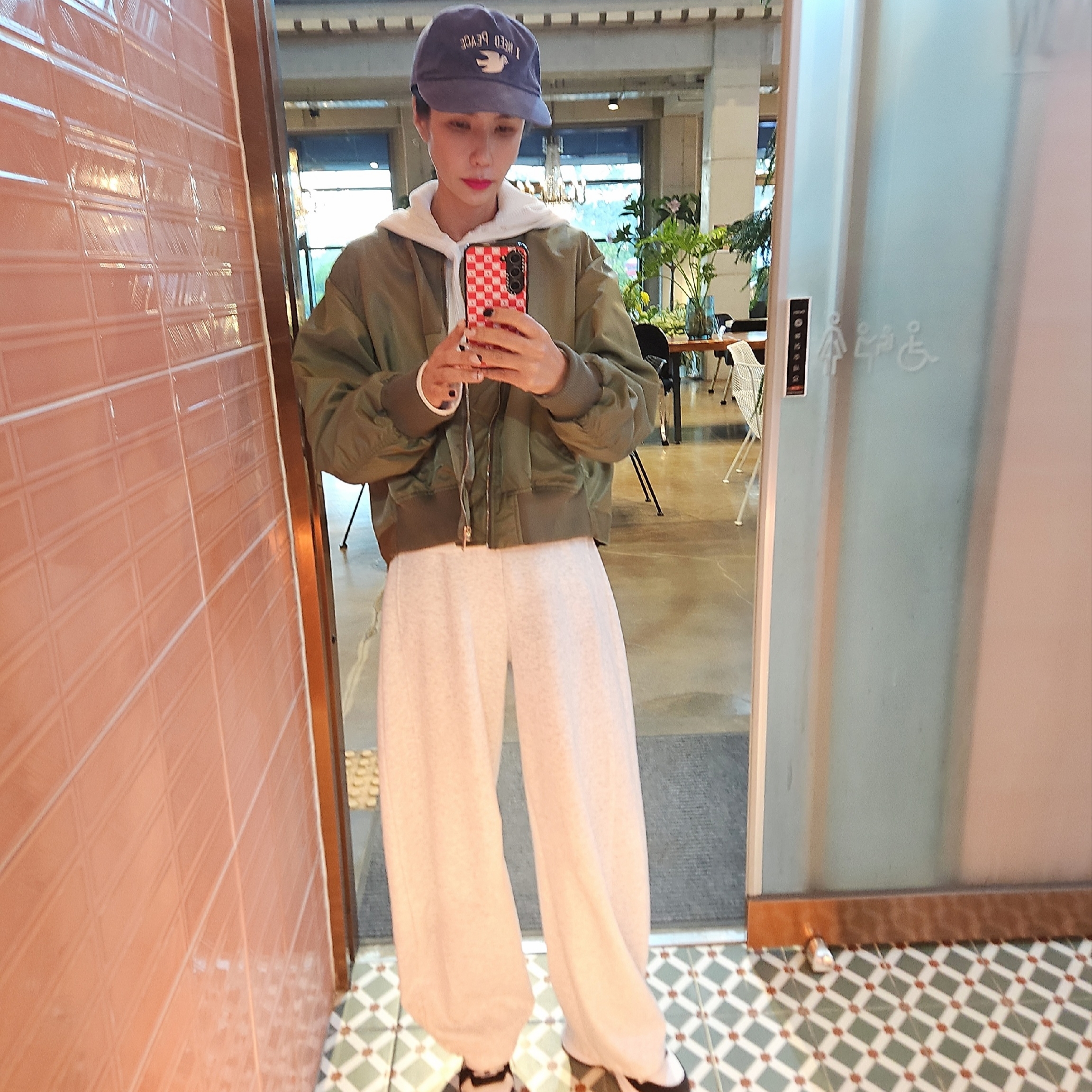 Dior B25 Runner Sneakers Black Suede White Technical Mesh Black Dior Oblique Canvas 착용 스타일 - 1