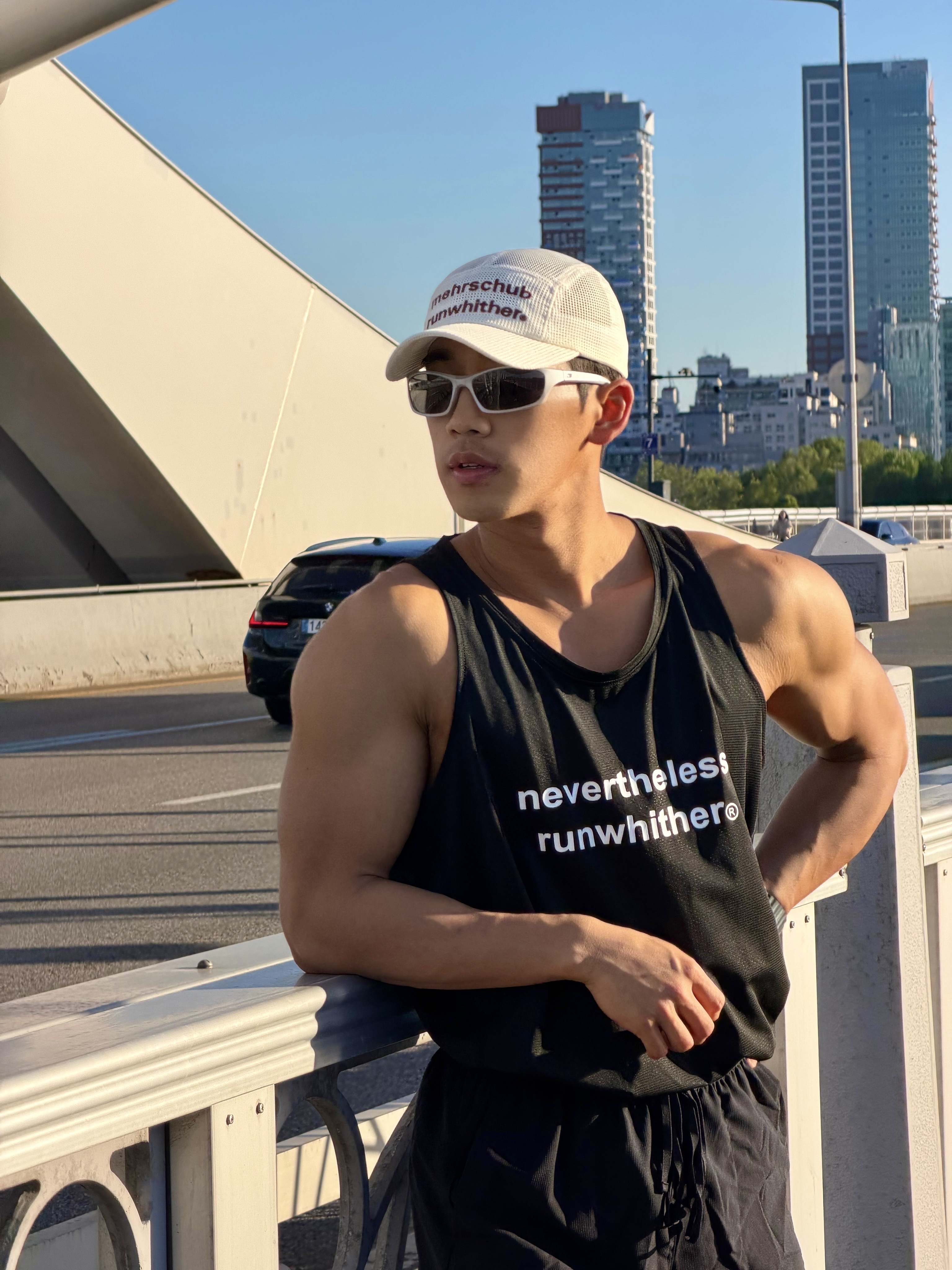 [KREAM 단독] RWR x MEHR Mesh Cap Ivory, [KREAM 단독] runwhither Racing Singlet Black 착용 스타일 - 4