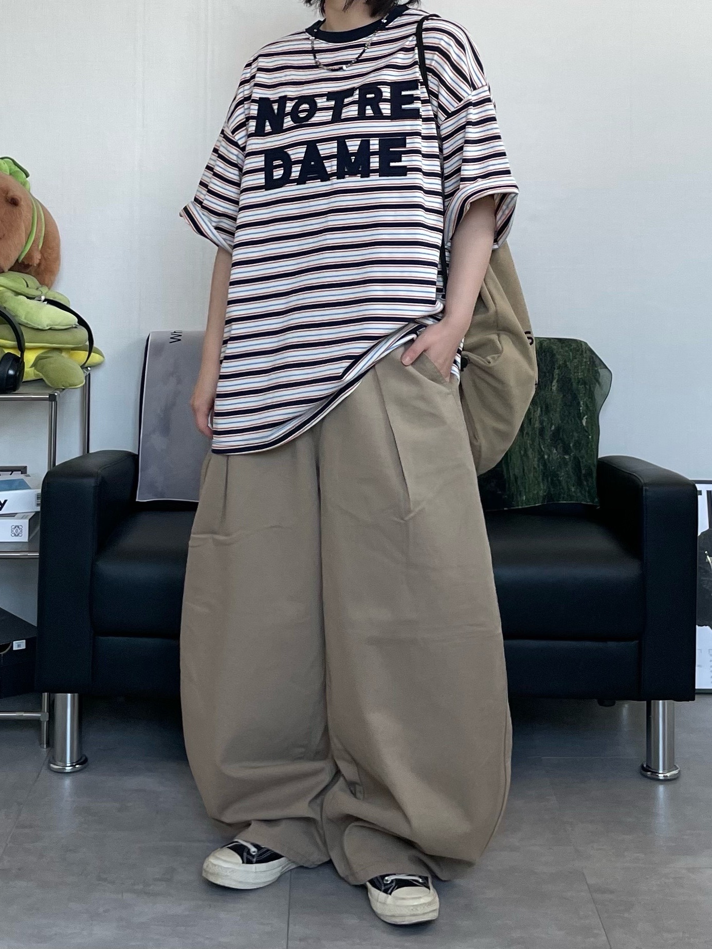 Deus Ex Machina String Bag Tan 착용 스타일 - 4