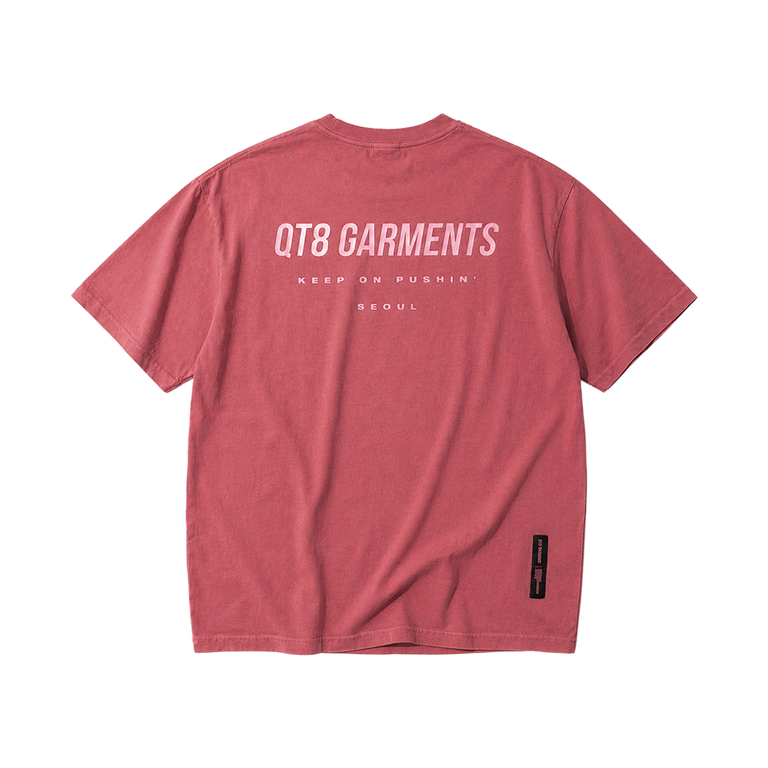 Q4MMTS004RED QT8 GARMENTS Pigment Simple Logo Tee Red