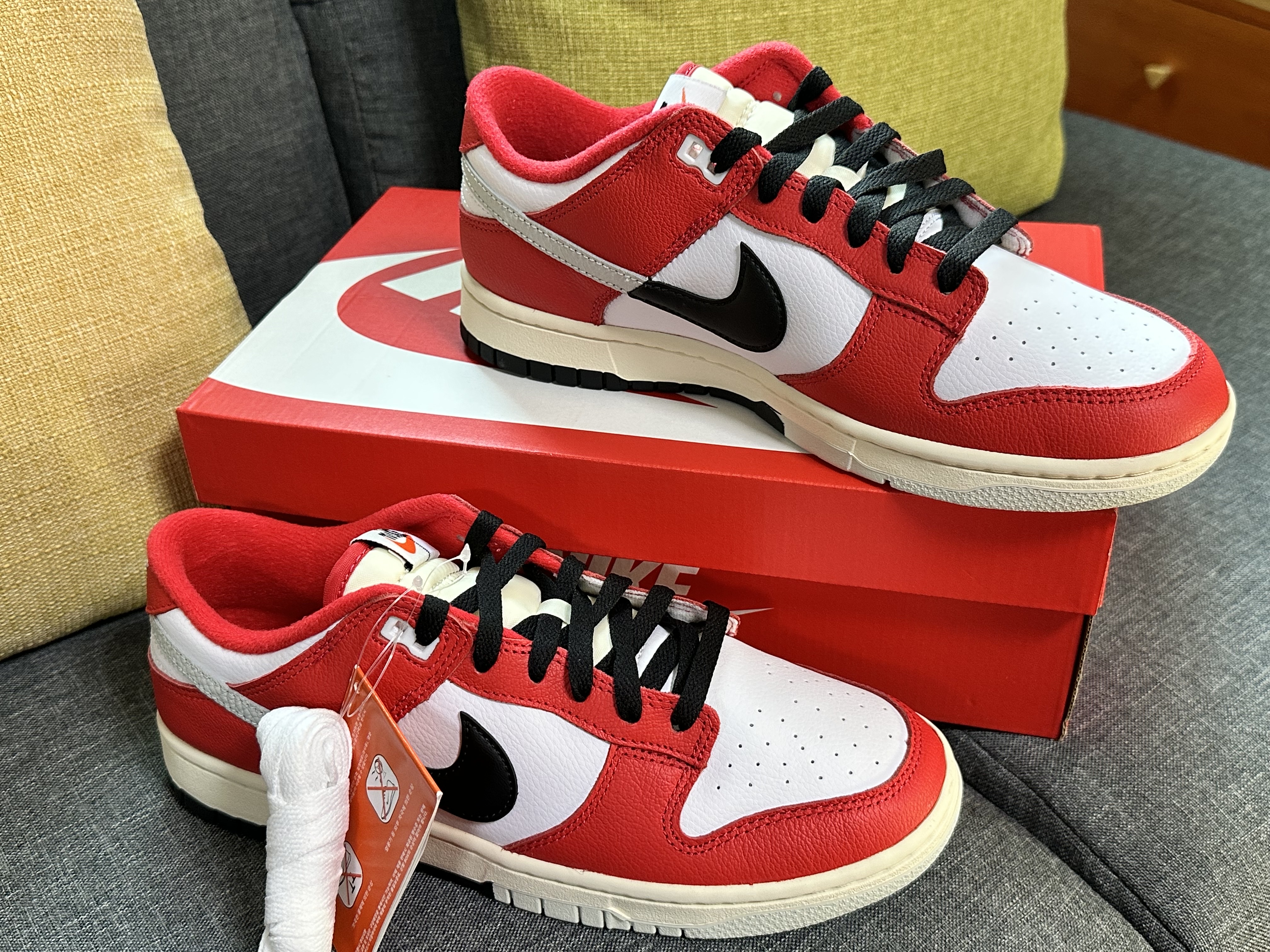 Nike Dunk Low Retro PRM University Red Black 착용 스타일