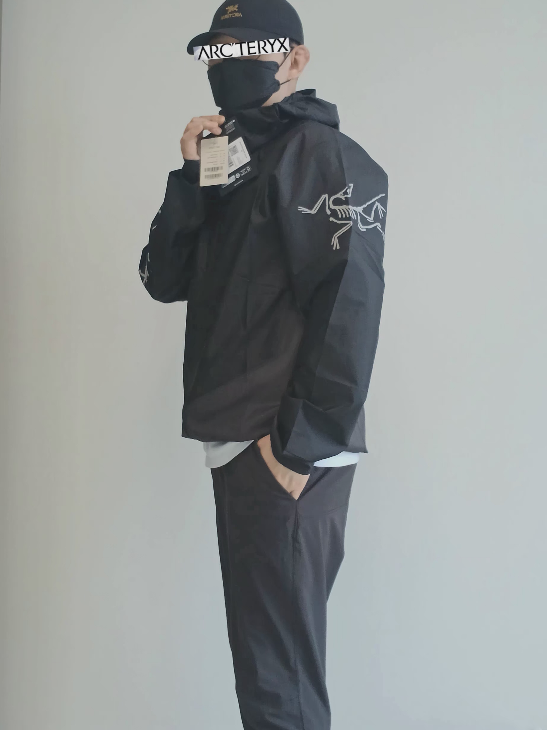 Arc'teryx Norvan Windshell Hoody Black Graphite, Arc'teryx Norvan Windshell Hoody Black Graphite 착용 스타일 - 4