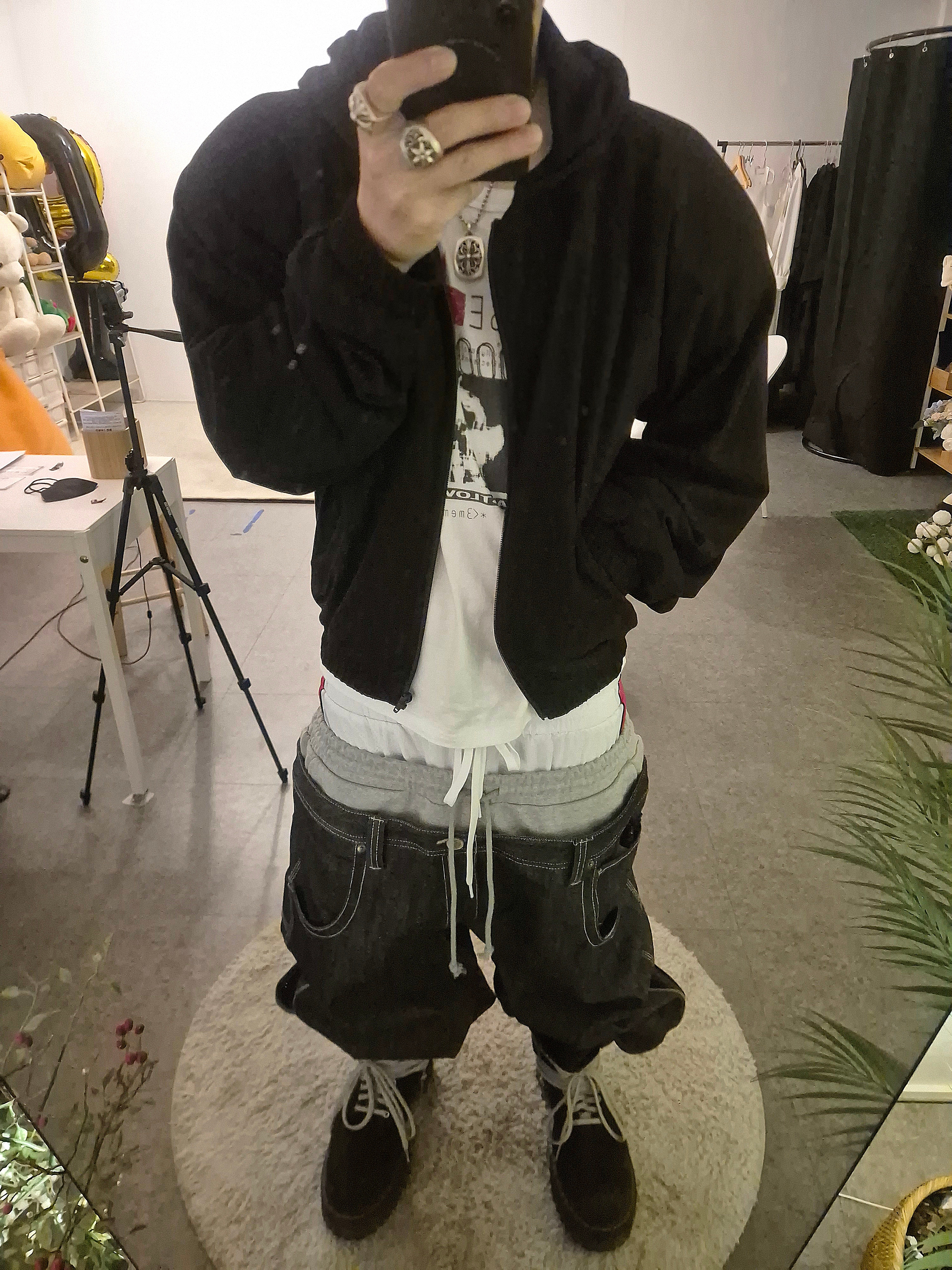 Dr. Martens x Rick Owens Quad Sole Steel Toe Boots Black, Protocol Index Athleisure Zip Hoodie Single Black 착용 스타일 - 1