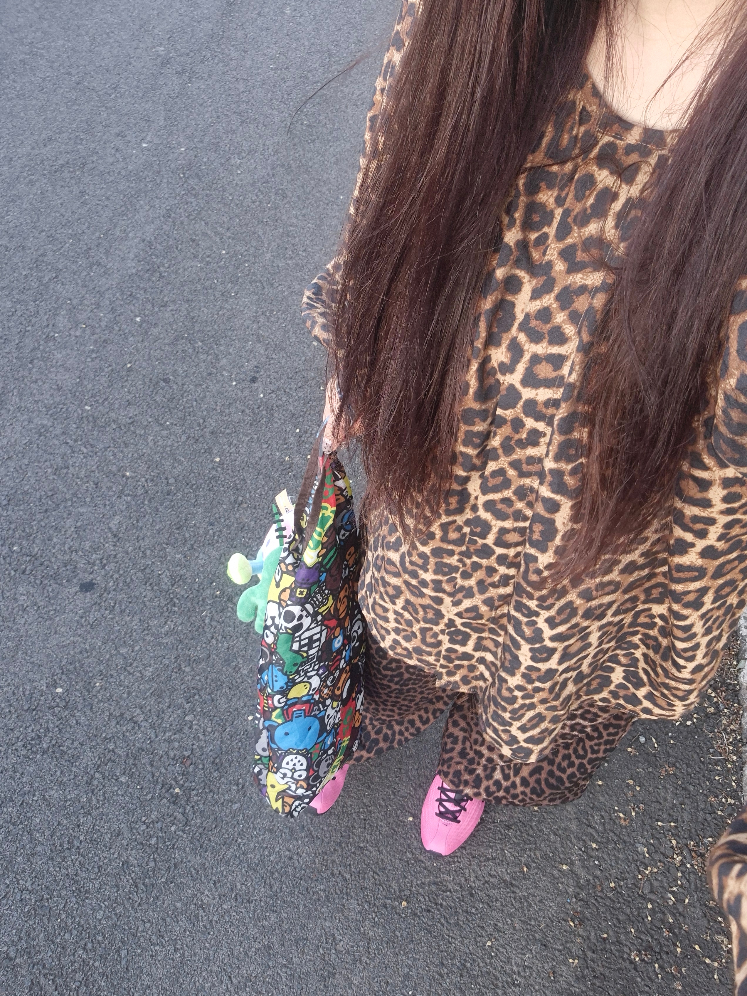 (W) Nike Shox Z Pinksicle Black, Starbucks x BAPE Baby Milo Foldable Bag 착용 스타일