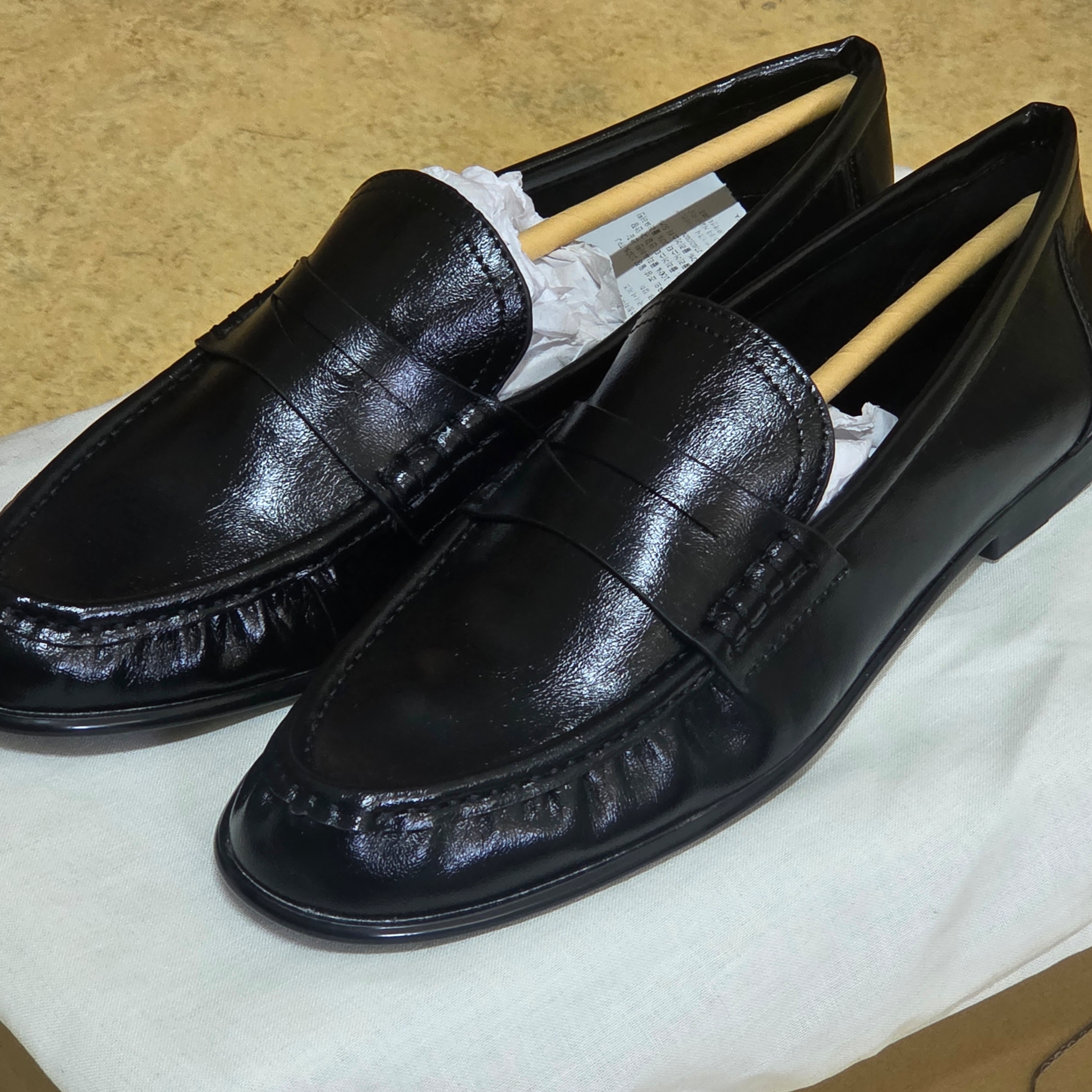 (W) Zara Soft Gathered Loafer Black 착용 스타일