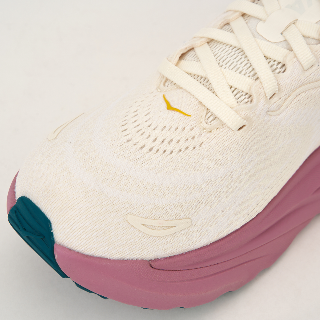 (W) 호카 아라히 8 앨러배스터 링곤베리 - 레귤러((W) Hoka Arahi 8 Alabaster Lingonberry - Regular) - 7