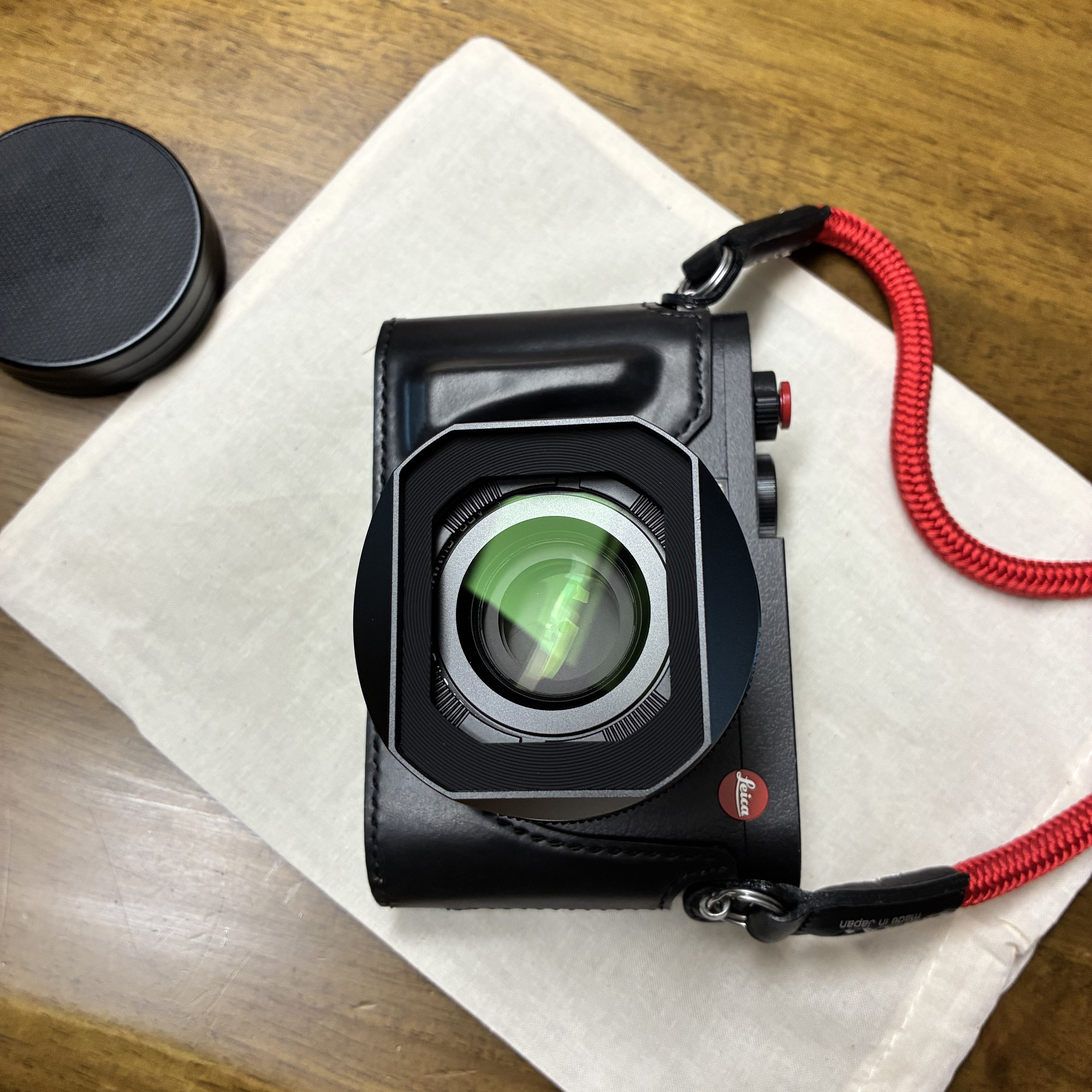 Leica Q3 43 Black (Korean Ver.) 착용 스타일 - 1