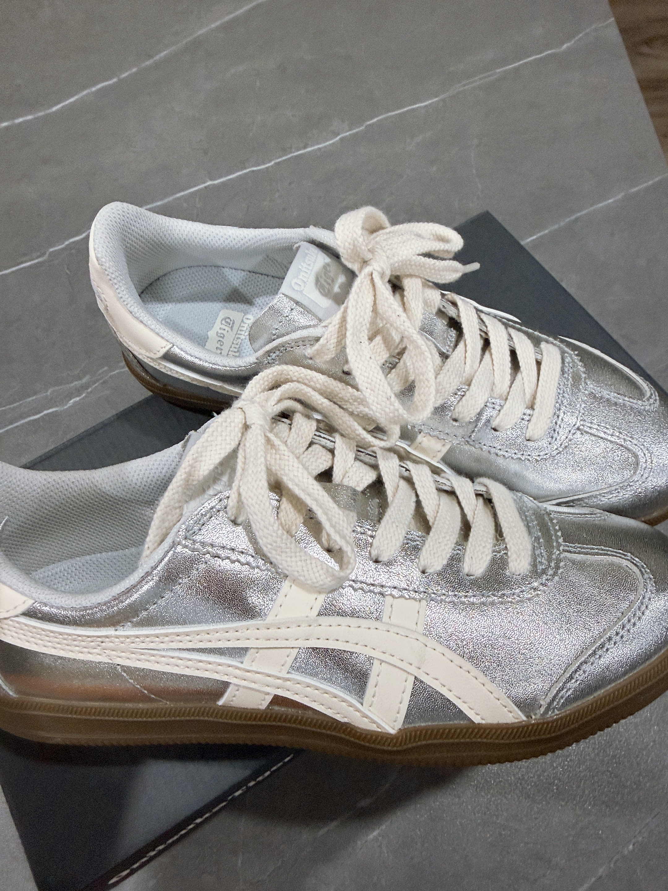 Onitsuka Tiger Tokuten Pure Silver Cream 착용 스타일