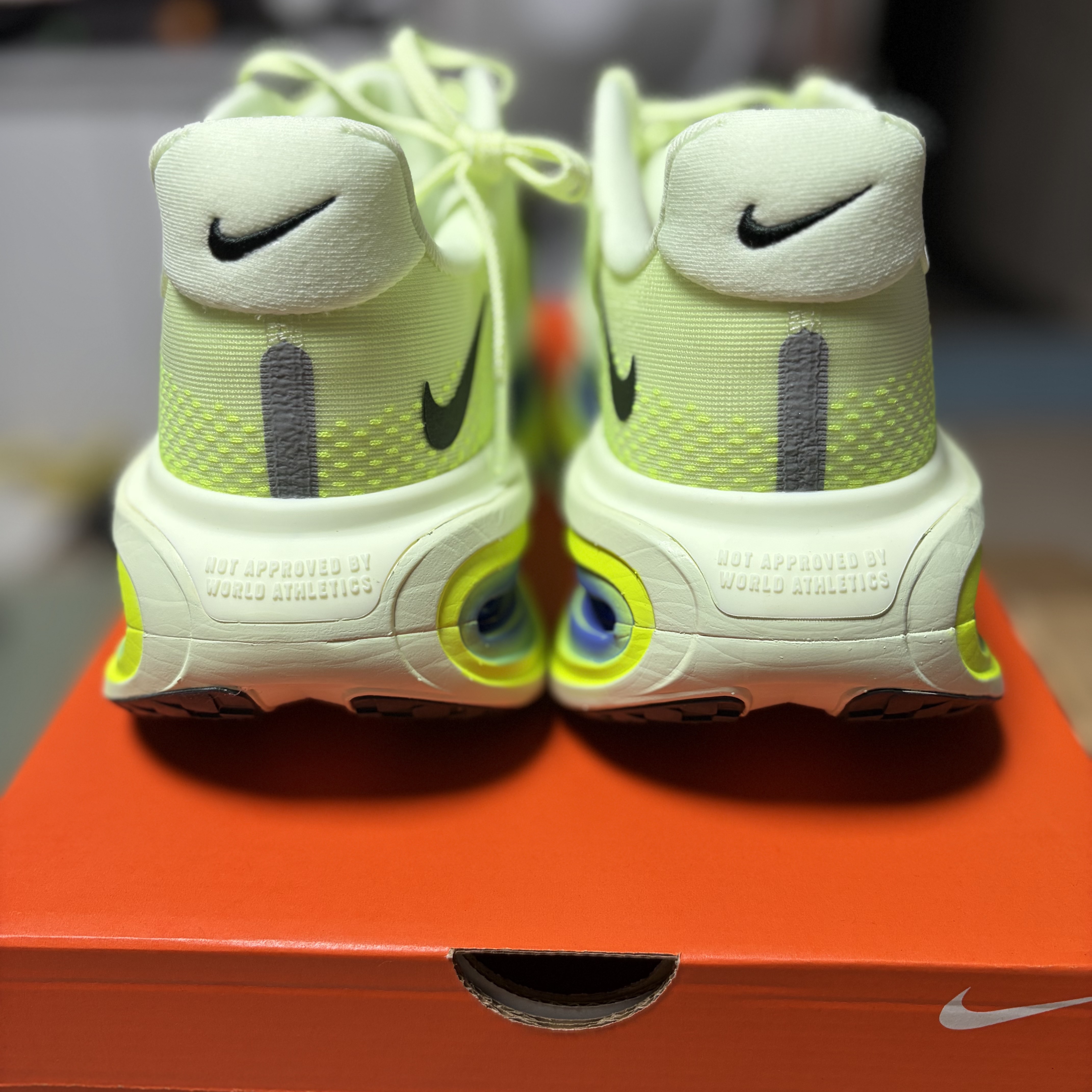 Nike Vomero Premium Volt Tint Sapphire 착용 스타일 - 5