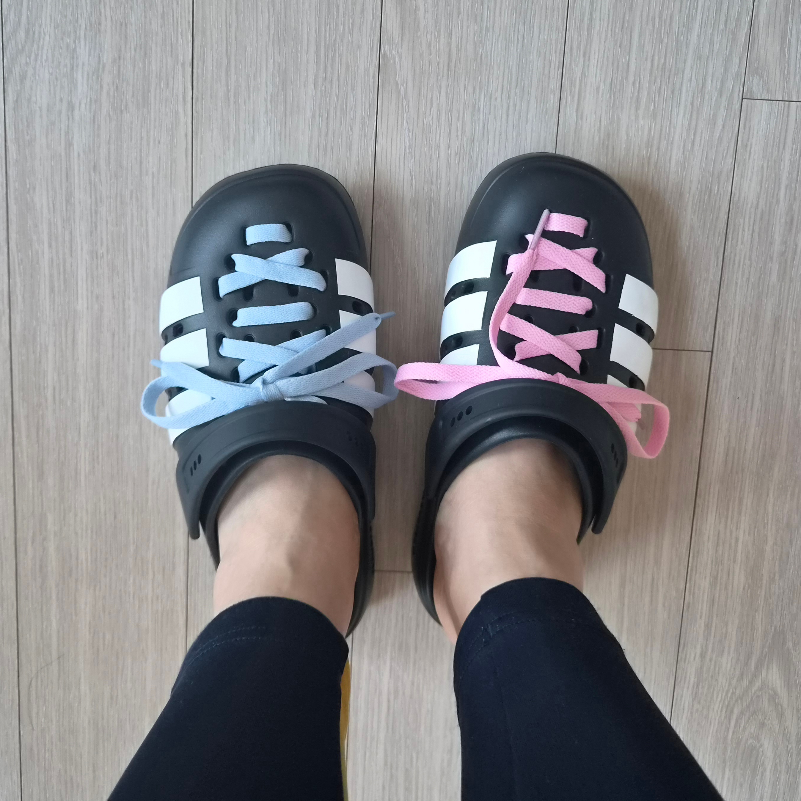 Adidas Sportswear Adilette Clog 2.0 Core Black Cloud White 착용 스타일