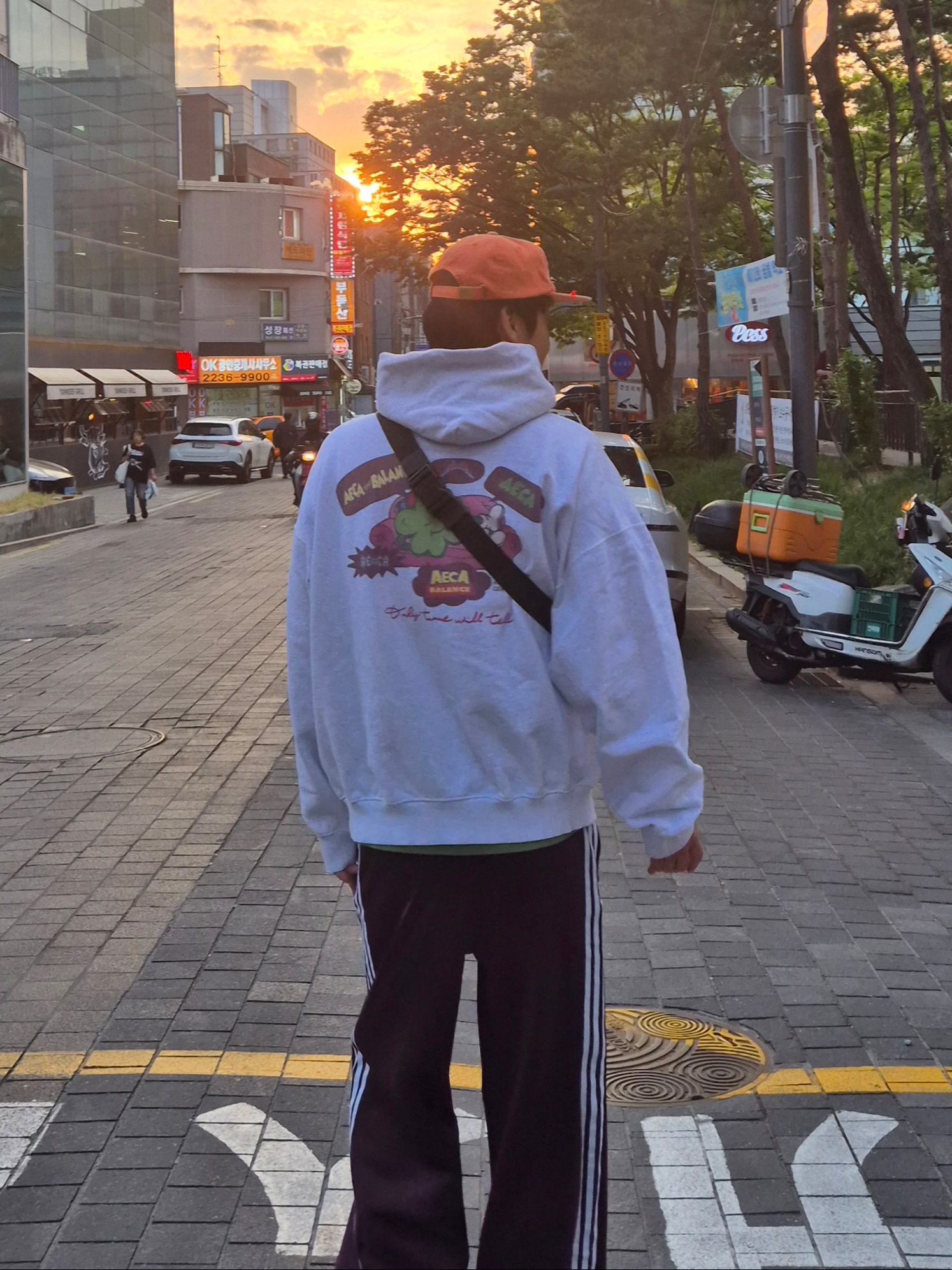 (W) Adidas Adicolor Classic Wide Leg Pants Shadow Brown - KR Sizing, My Name is Peter 5-Panel Peter Cap Orange 착용 스타일 - 1
