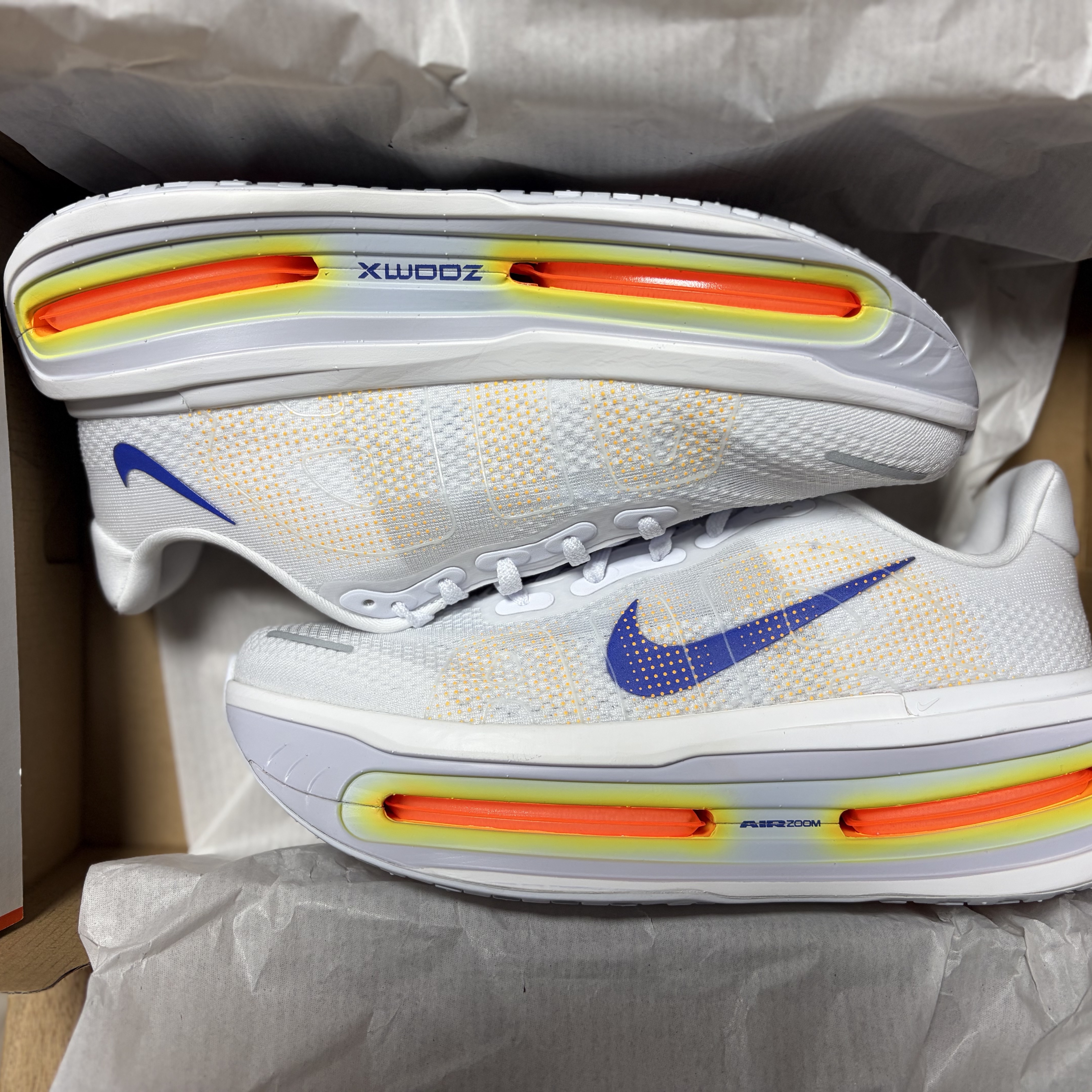 Nike Vomero Premium White Total Orange 착용 스타일 - 2