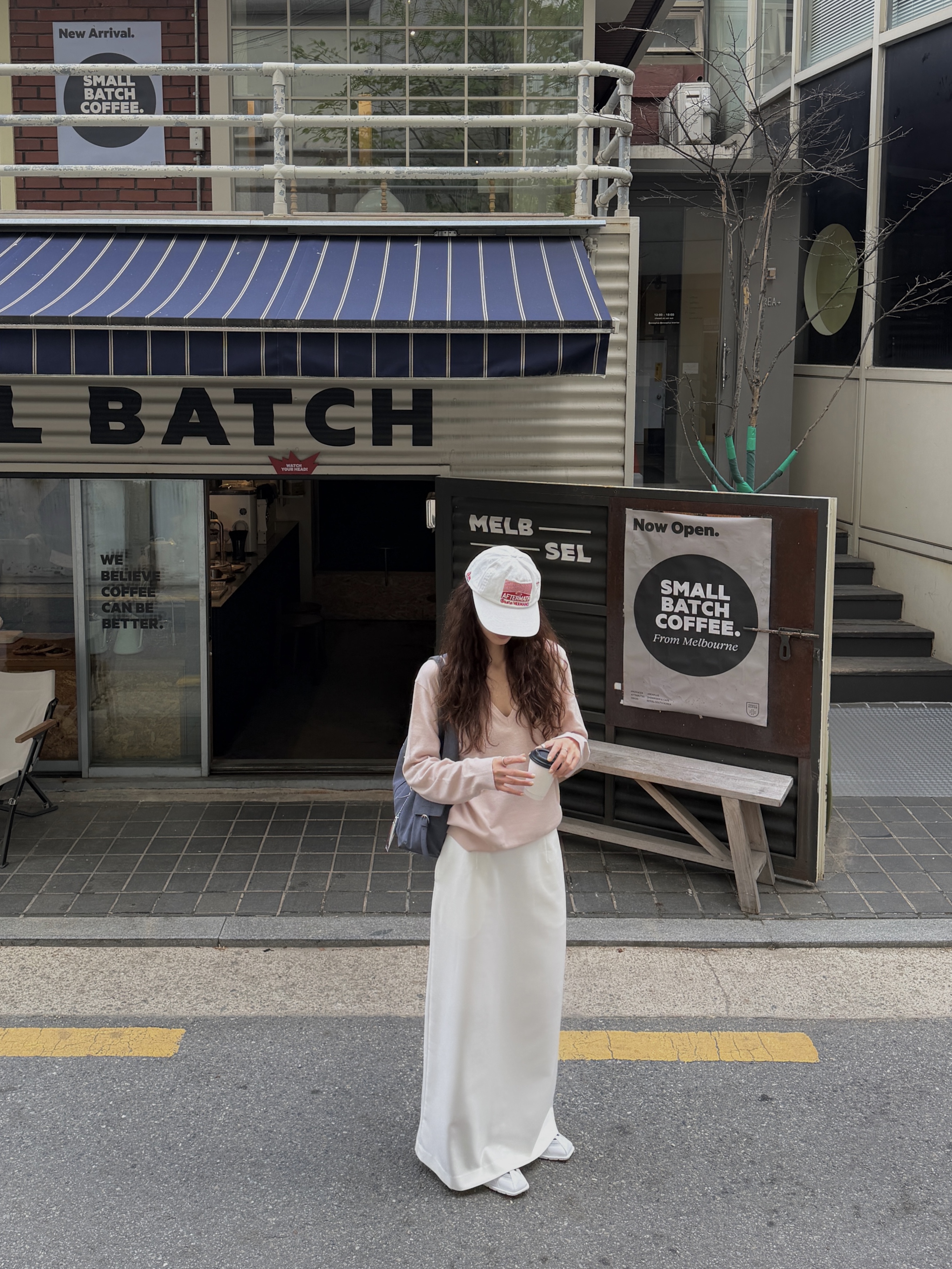 Aftermath Cigar 5 Panel Ball Cap Off White, Nike x Martine Rose Shox MR4 White and Varsity Red 착용 스타일 - 8
