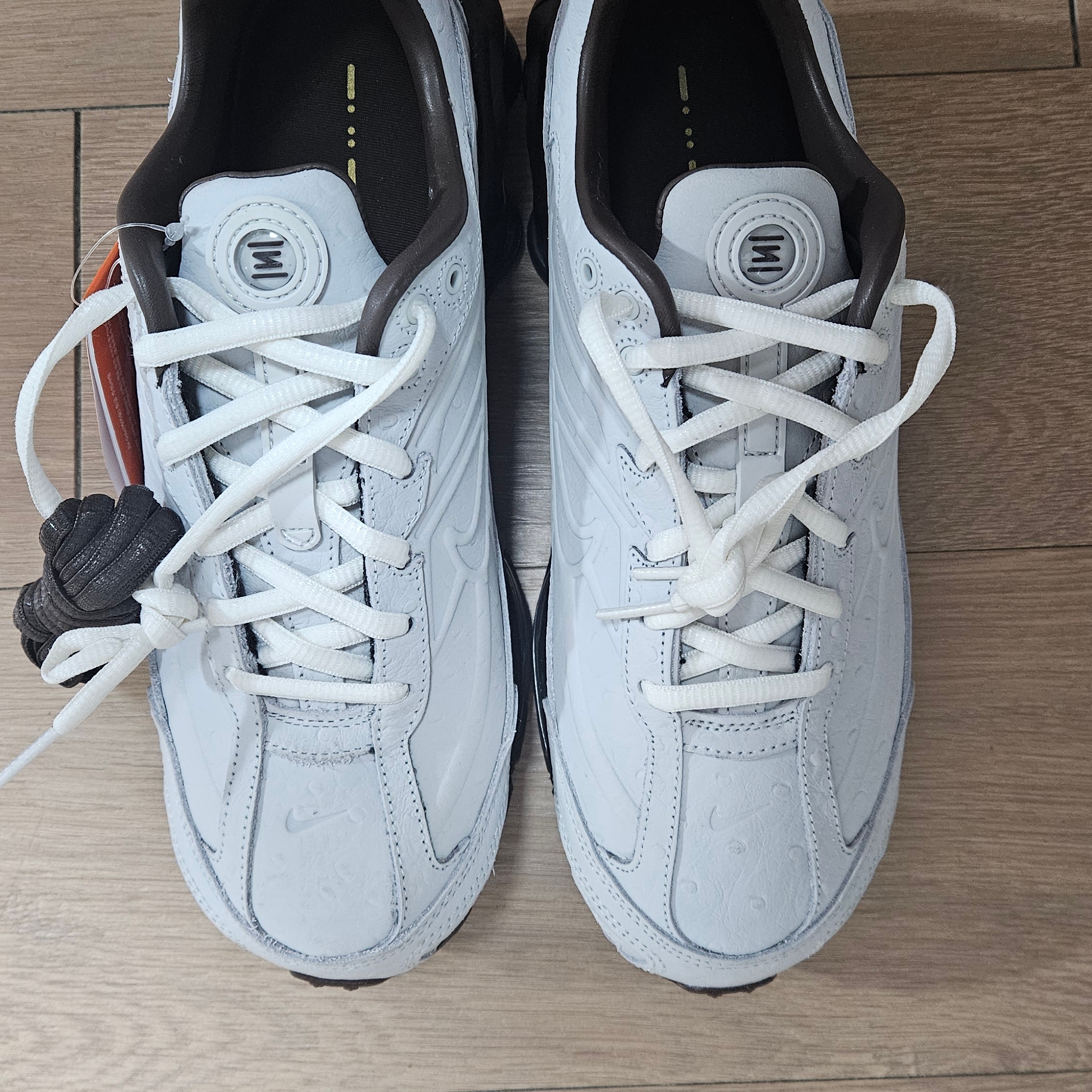 Nike Shox Ride 2 Premium Off White Baroque Brown 착용 스타일