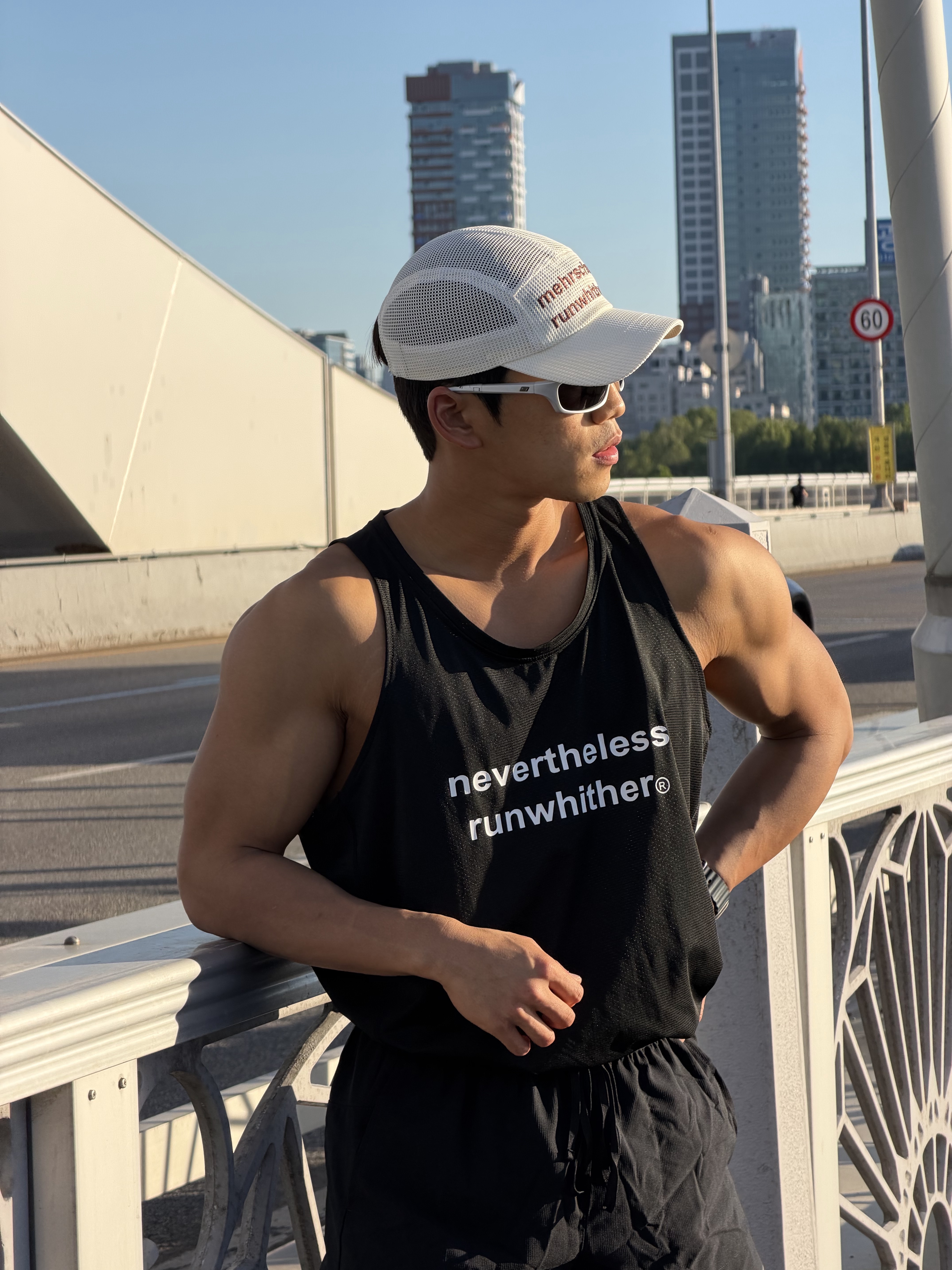 [KREAM 단독] RWR x MEHR Mesh Cap Ivory, [KREAM 단독] runwhither Racing Singlet Black 착용 스타일 - 5