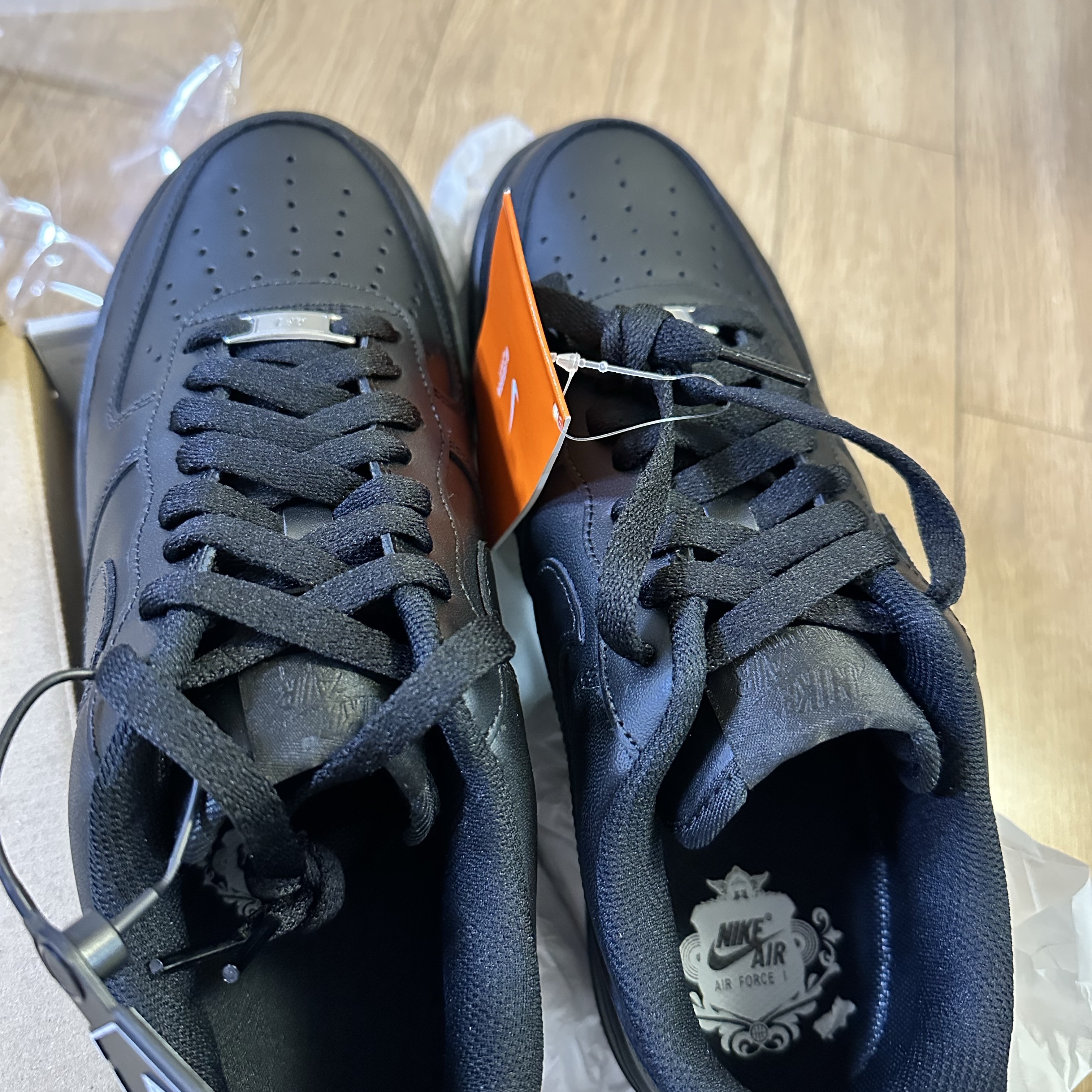 Nike Air Force 1 '07 Low Triple Black 착용 스타일