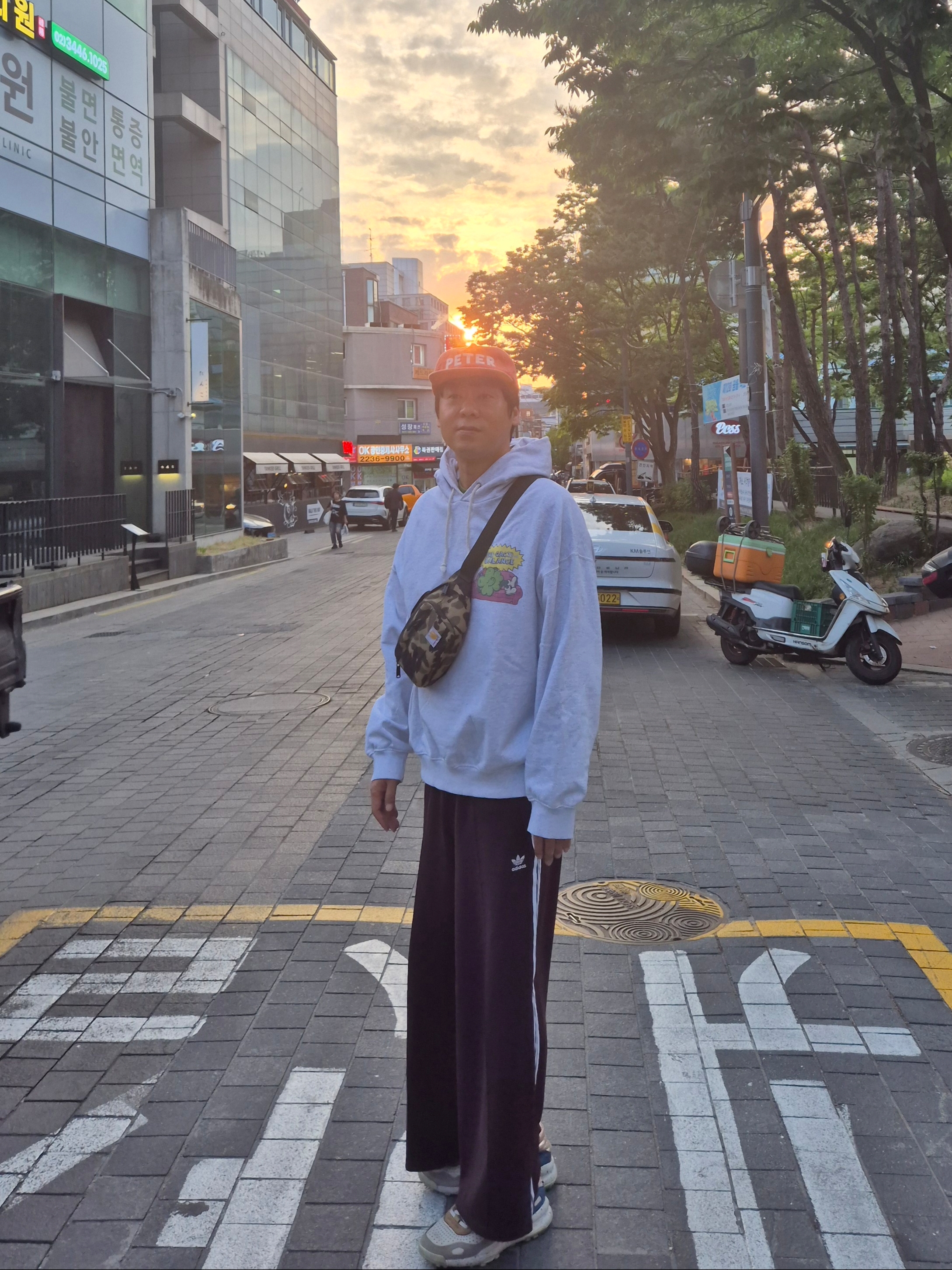 (W) Adidas Adicolor Classic Wide Leg Pants Shadow Brown - KR Sizing, My Name is Peter 5-Panel Peter Cap Orange 착용 스타일 - 2