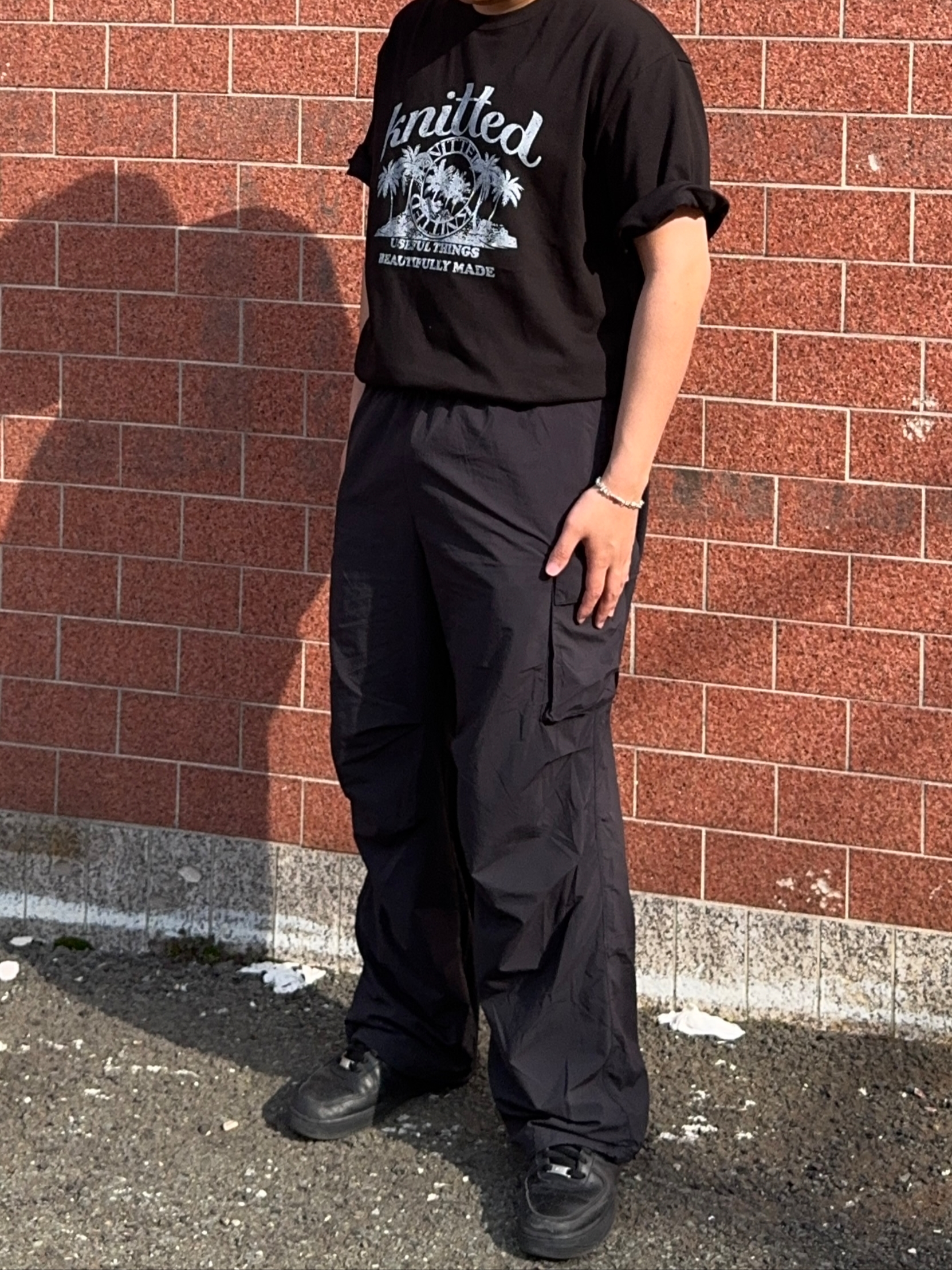 Knitted Pigment Palm Tree Graphic T-Shirt Black 착용 스타일