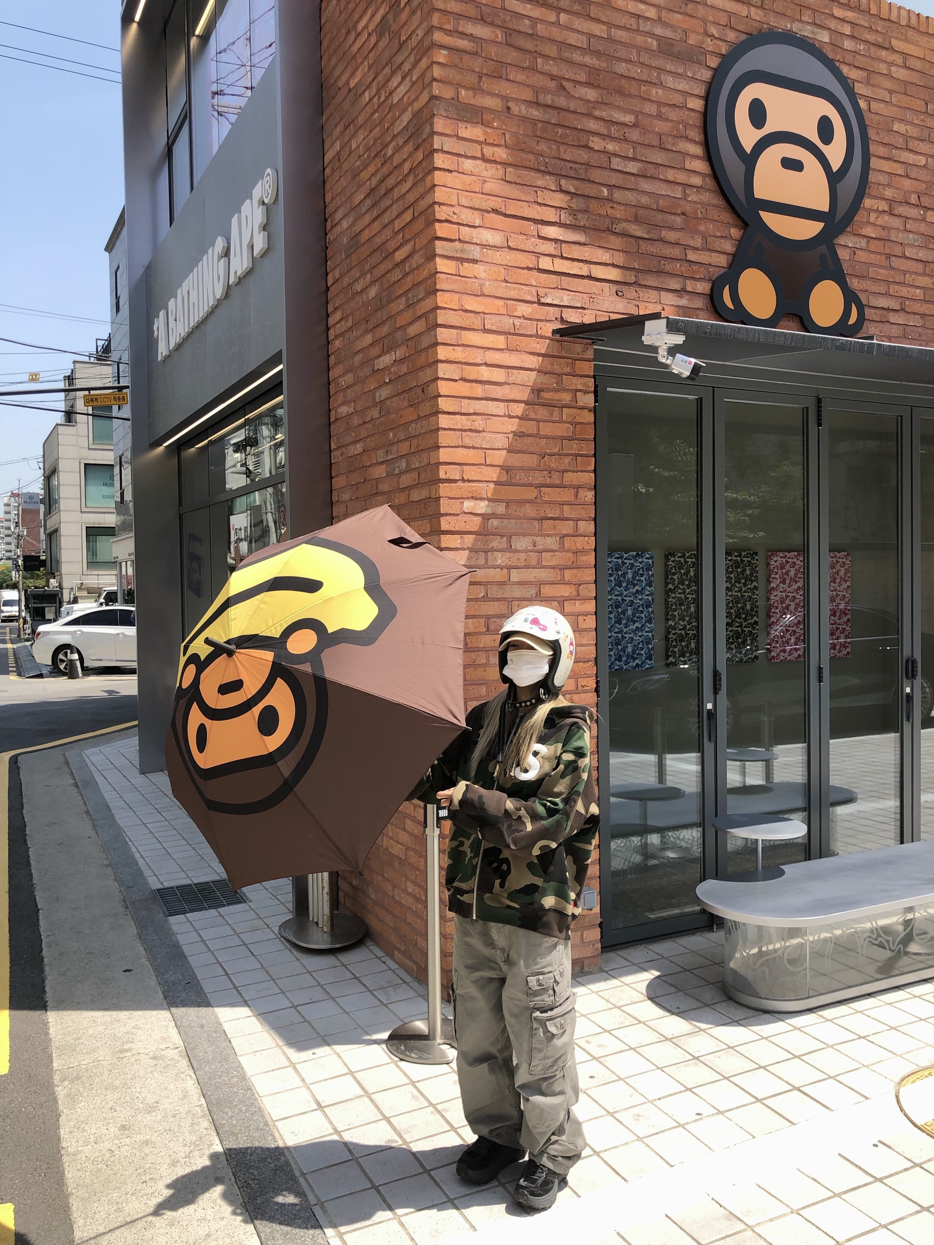 Supreme S Logo Zip Up Hooded Sweatshirt Woodland Camo - 25FW, BAPE Baby Milo Umbrella Brown 착용 스타일 - 1