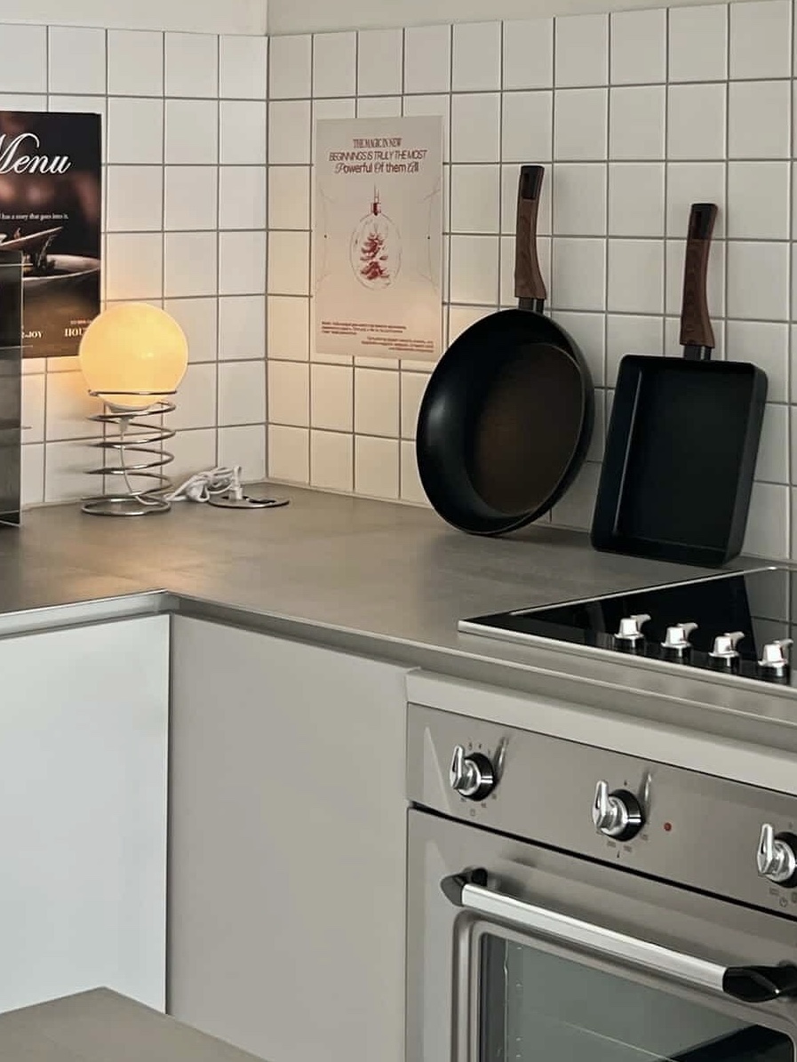 Silvat Carino IH Induction Frying Pan Set of 2 24 Square + 26 Pan 착용 스타일