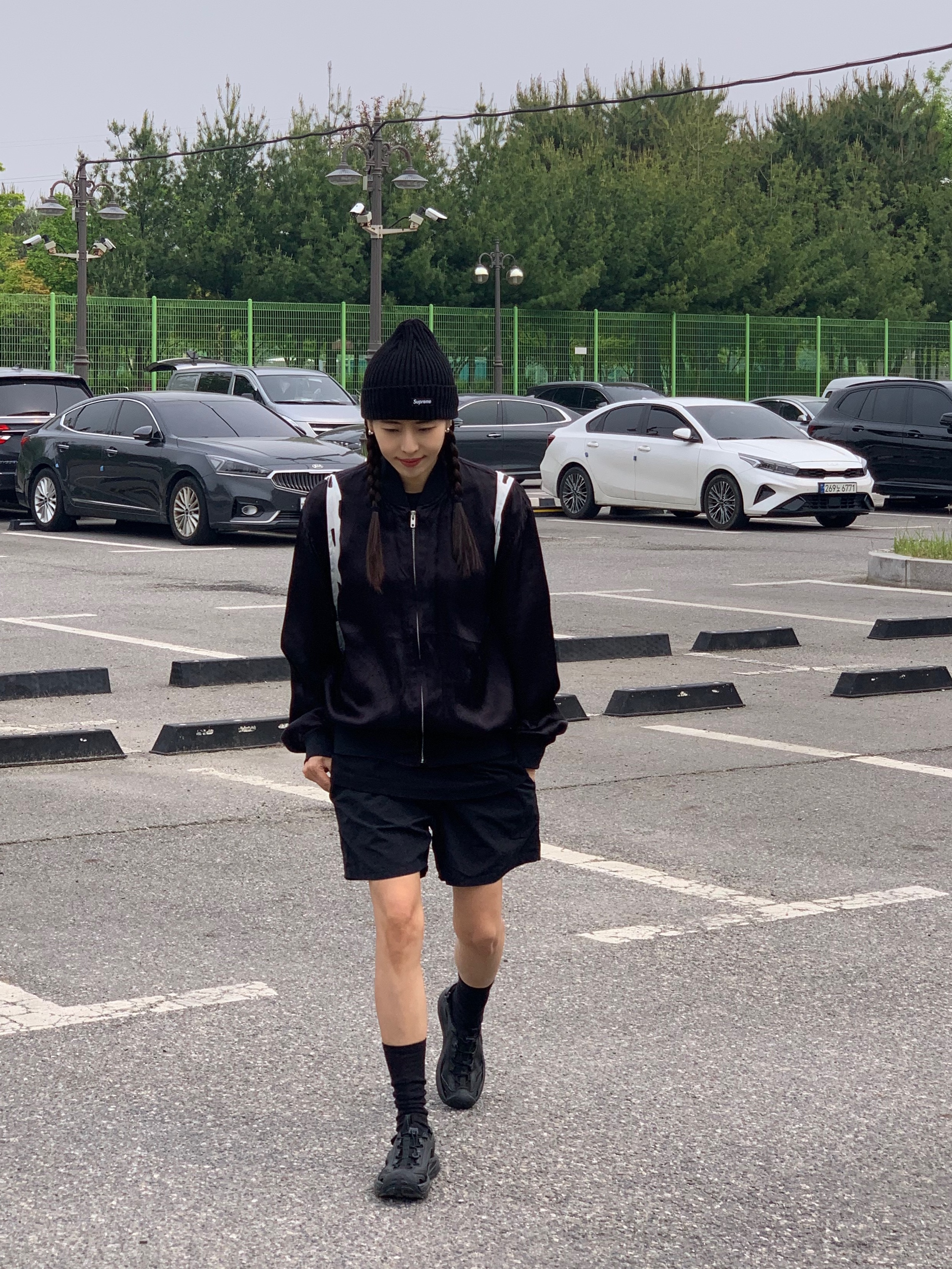 Supreme Overdyed Beanie Black, CDG '84-85 Staff Blouson Black 착용 스타일 - 5