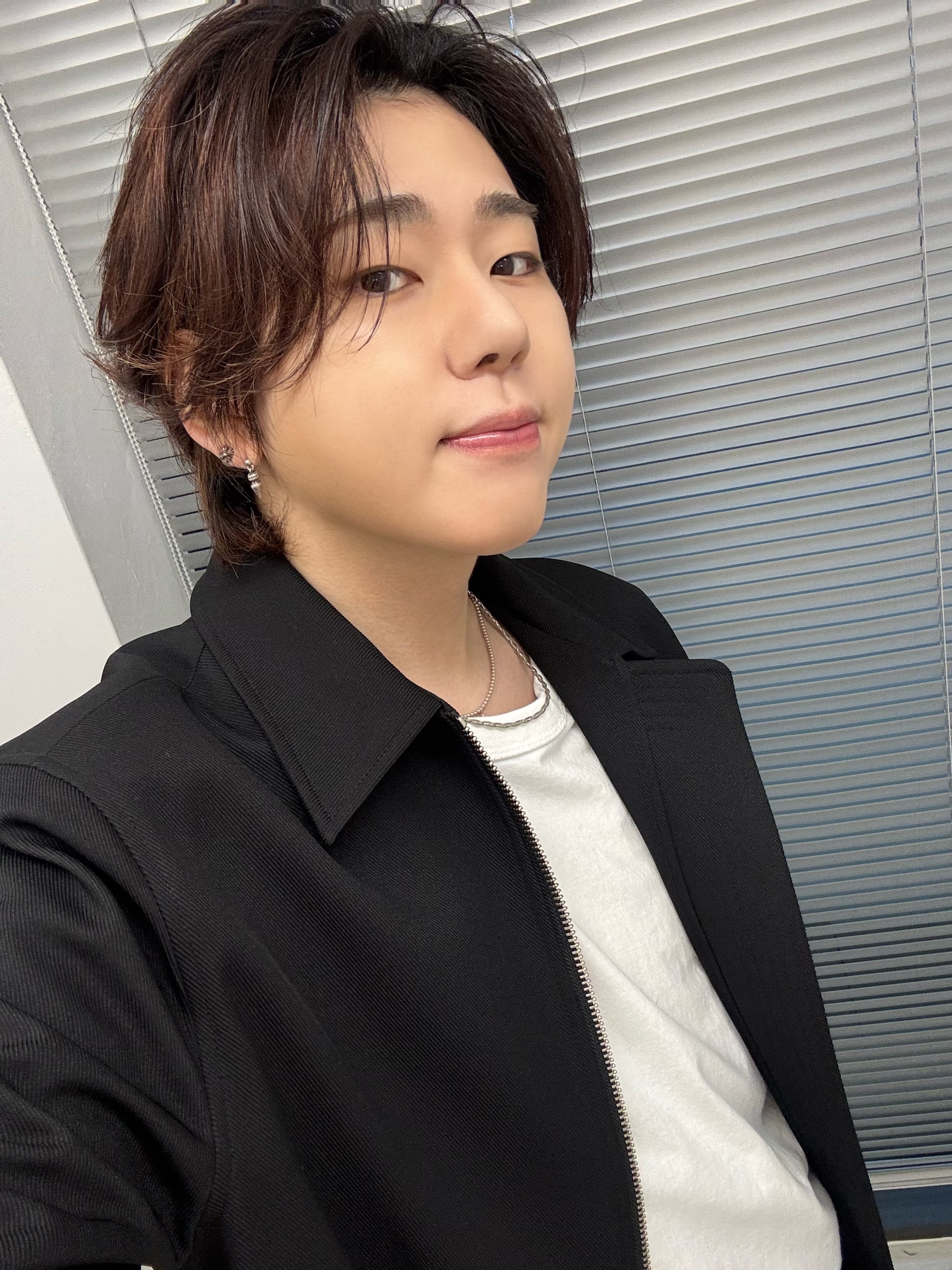 Undermycar MU.102 Anti Fxxking Logo Play Cropped Poly Jacket Black, Undermycar MU.102 Anti Fxxking Logo Play Cropped Poly Jacket Oilve 착용 스타일 - 2