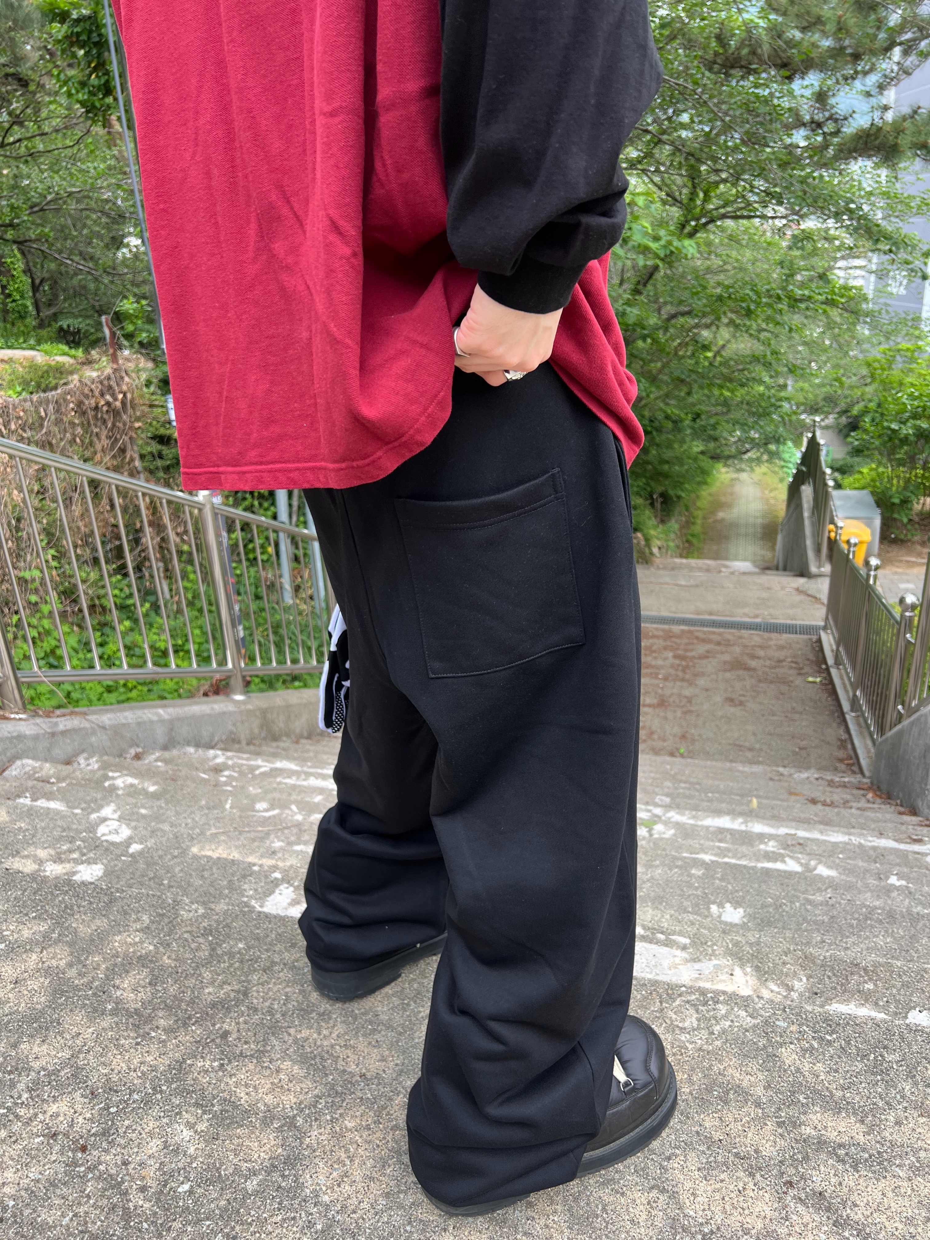 ROARINGRAD Layred PK Long Sleeve Burgundy, DEFINE Special Project Curved Sweat Pants Mono Black 착용 스타일 - 9